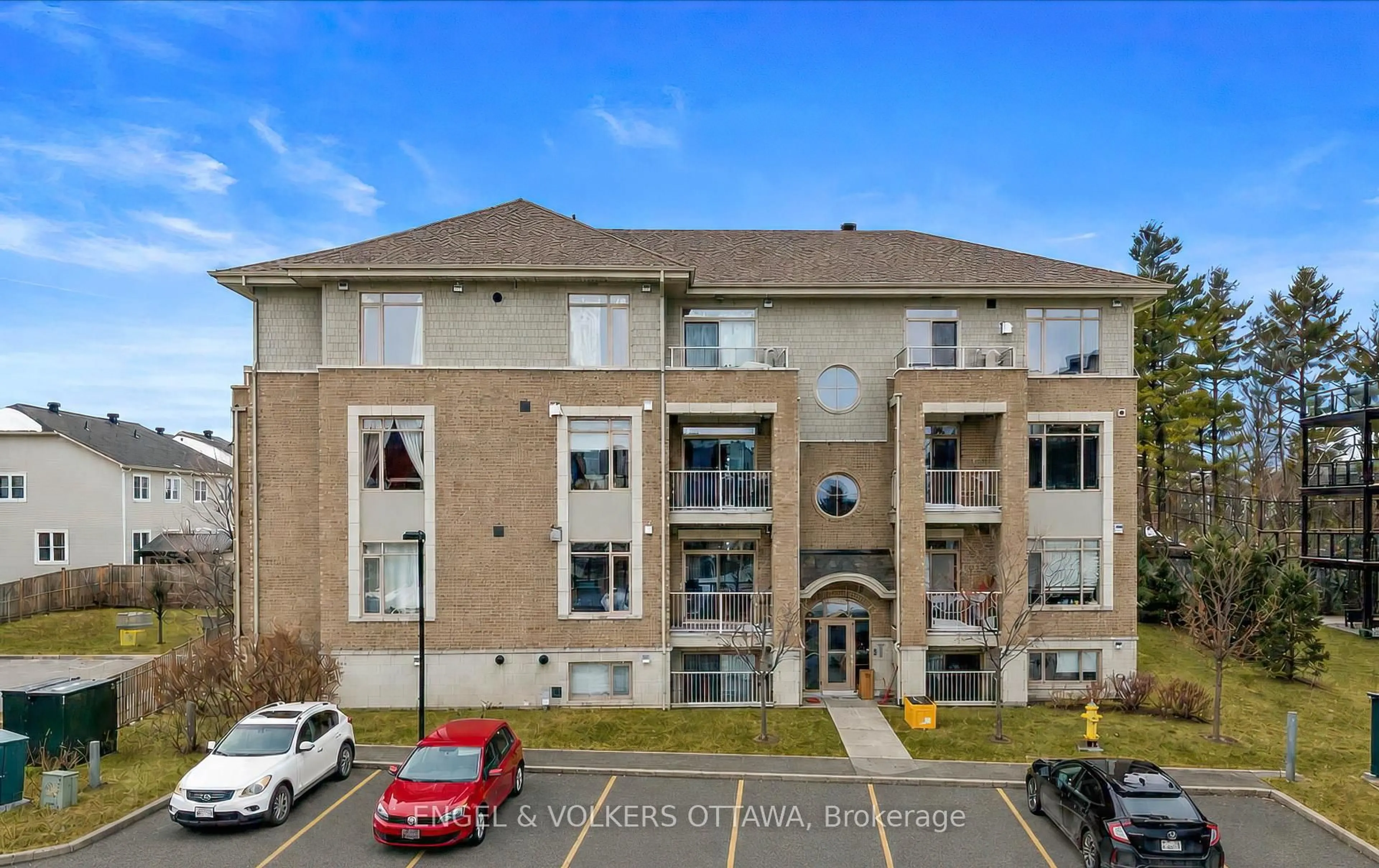 A pic from outside/outdoor area/front of a property/back of a property/a pic from drone, building for 25 Earlton Private #1, Ottawa Ontario K2T 0C6
