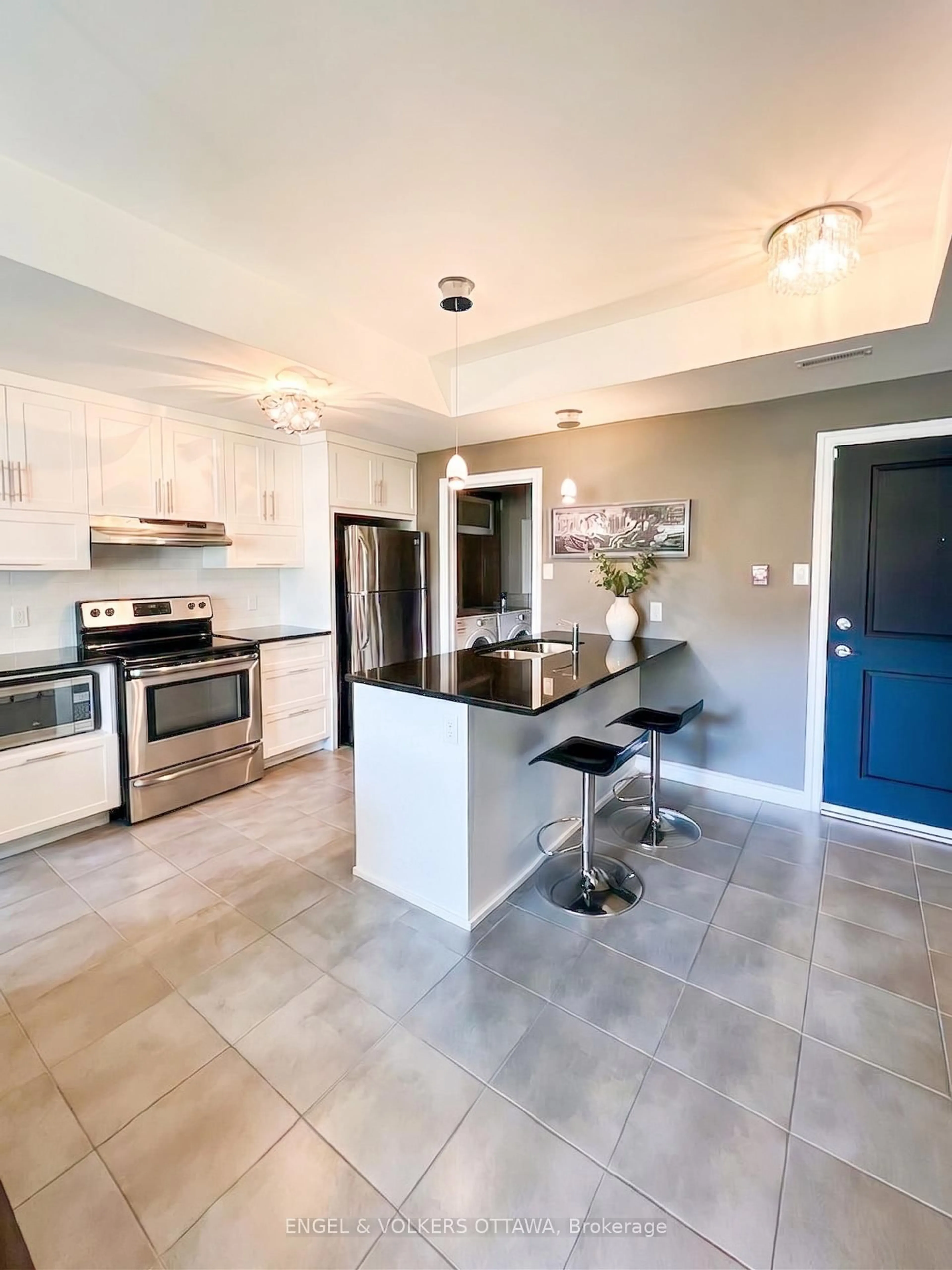 Open concept kitchen, ceramic/tile floor for 25 Earlton Private #1, Ottawa Ontario K2T 0C6