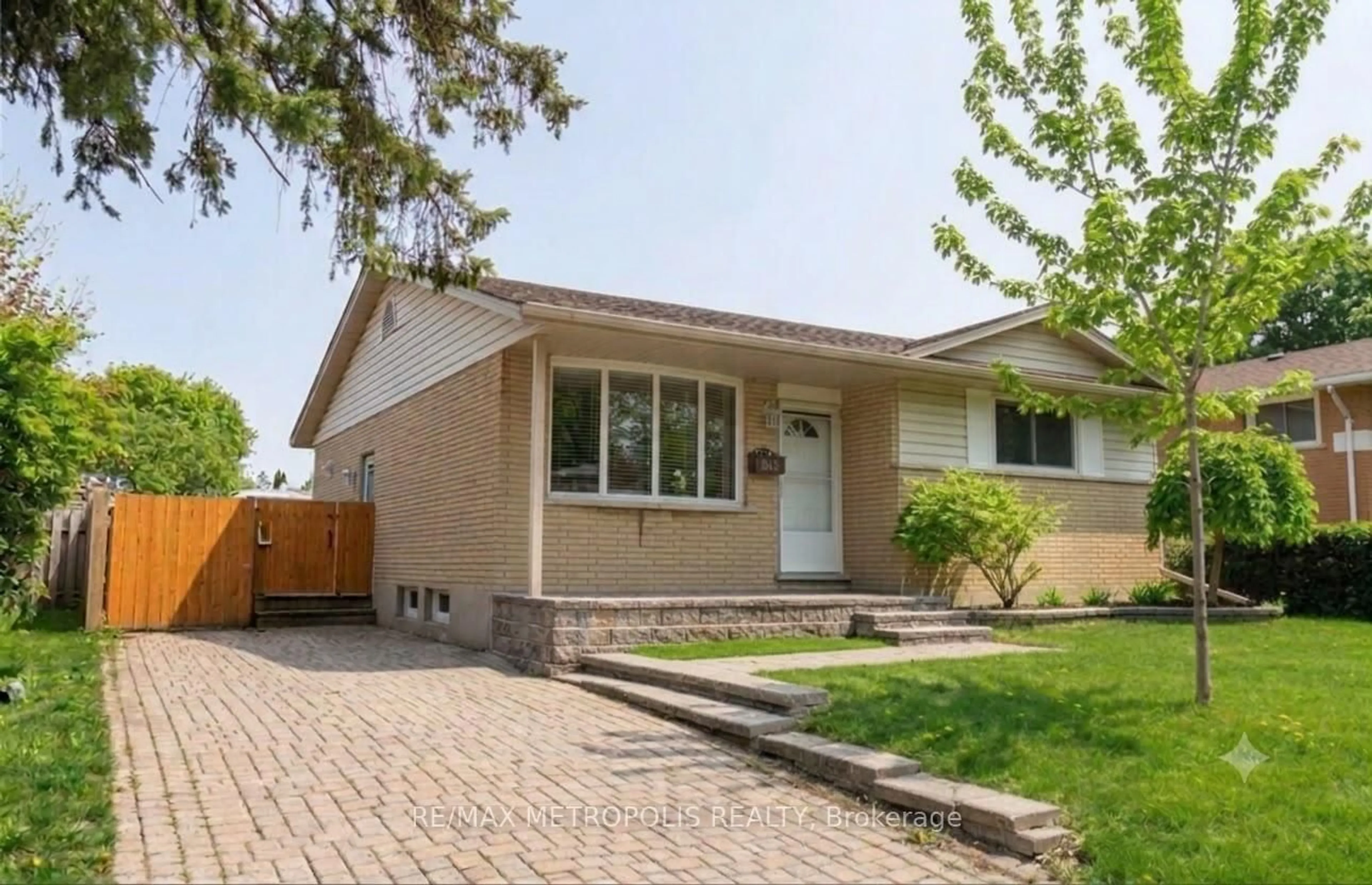 Home with brick exterior material, street for 615 Dogwood Lane, Waterloo Ontario N2L 4Y2