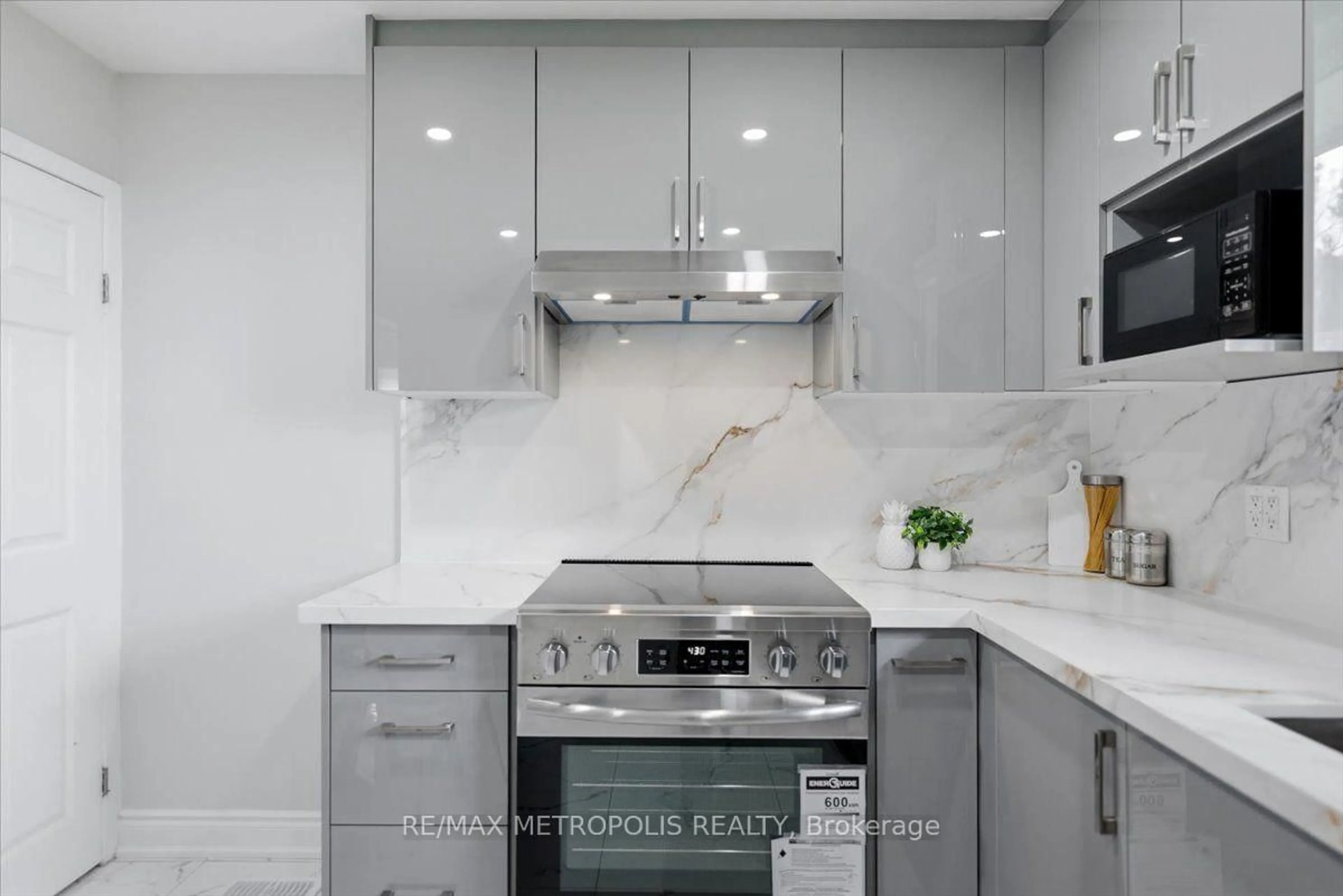 Contemporary kitchen, ceramic/tile floor for 615 Dogwood Lane, Waterloo Ontario N2L 4Y2