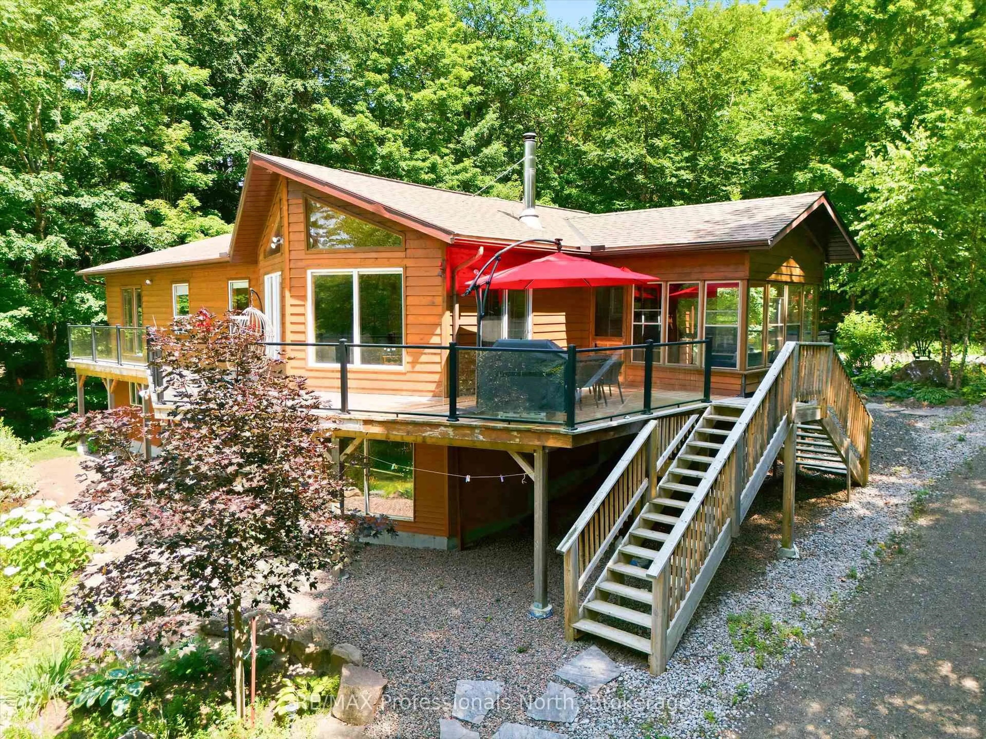 Patio, unknown for 1698 Bird Lake Rd, Bracebridge Ontario P1L 1X1