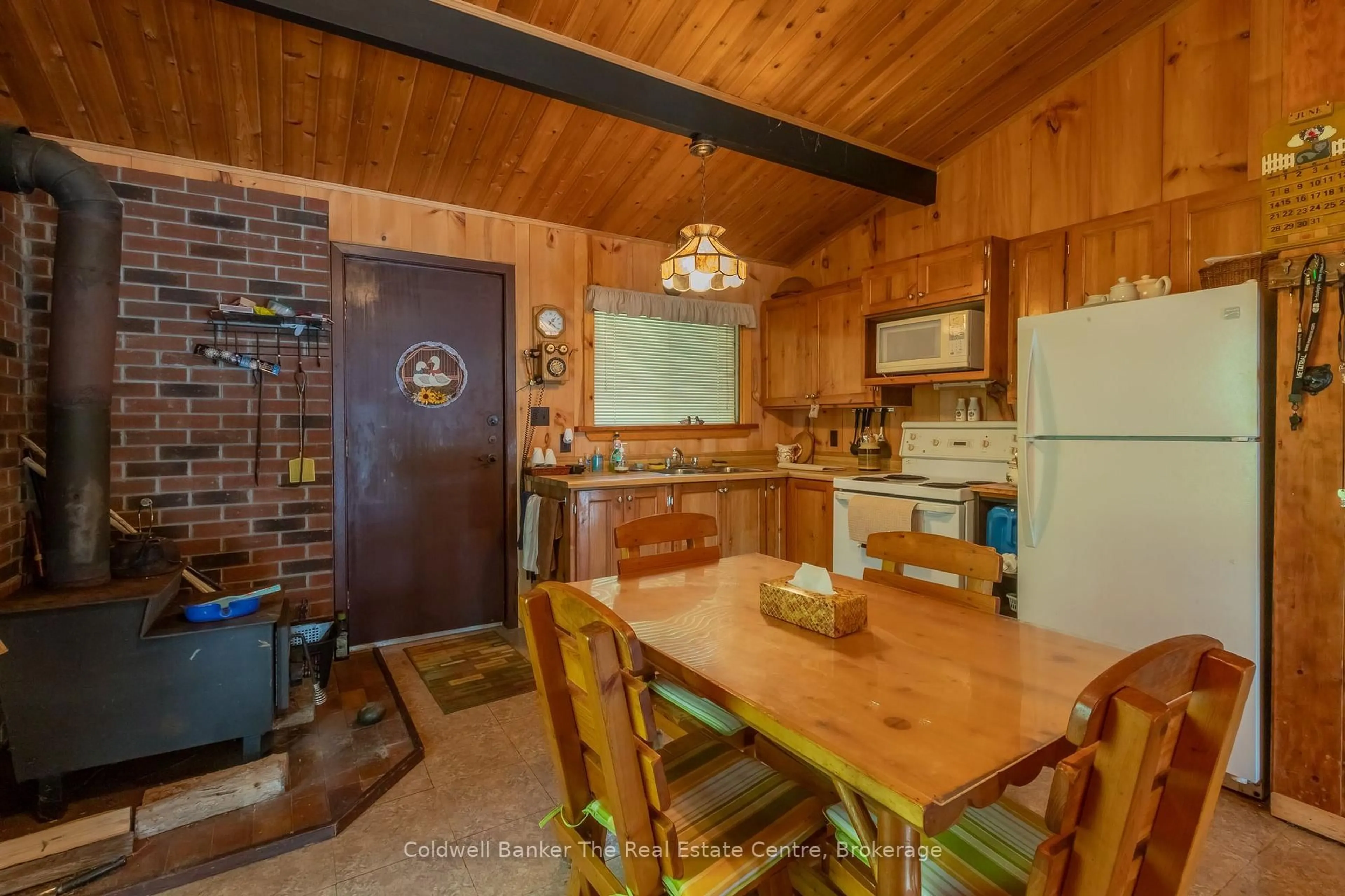 Rustic kitchen, unknown for 1077 Misty Lane, Gravenhurst Ontario P0E 1G0
