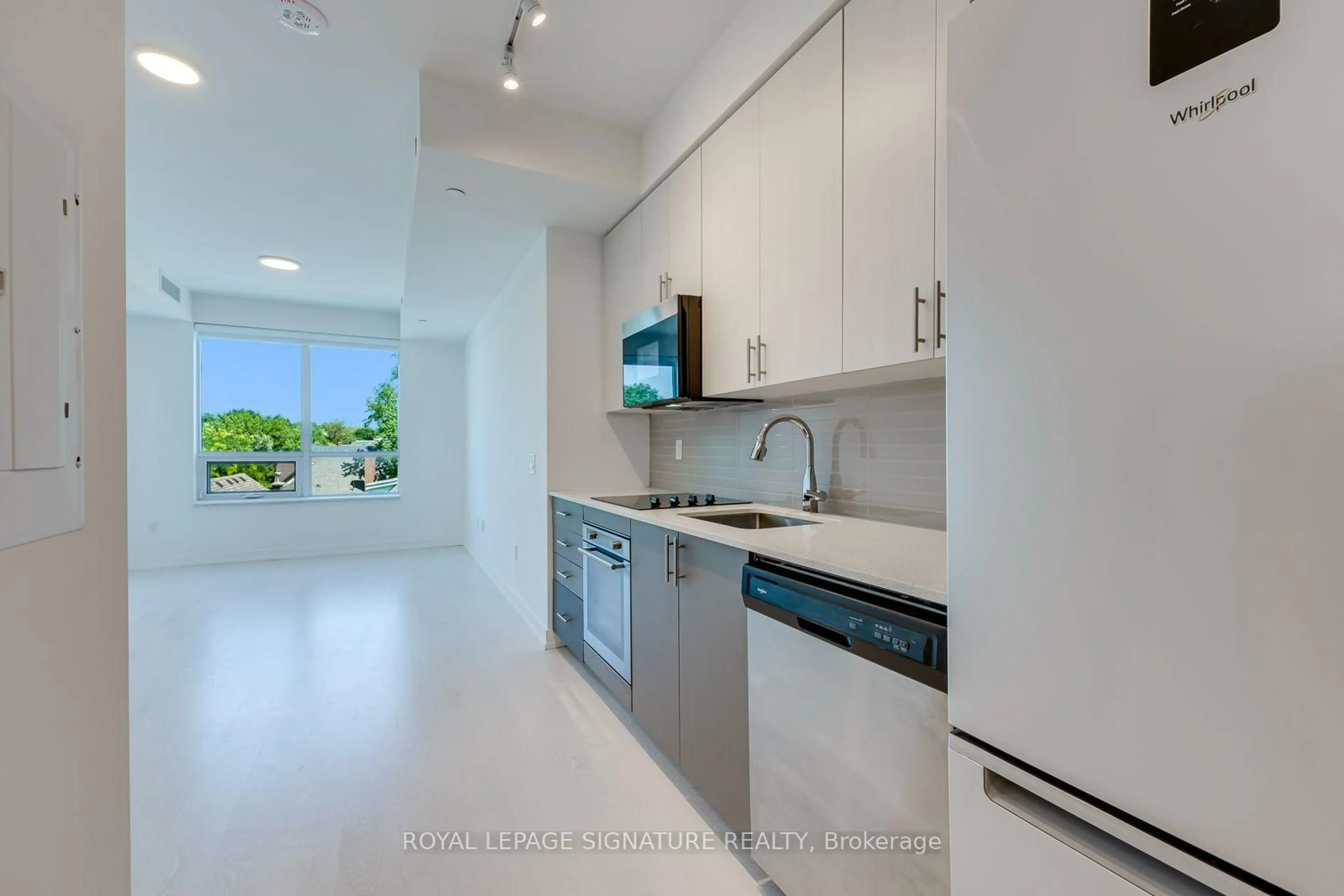 Standard kitchen, ceramic/tile floor for 415 Main St #417, Hamilton Ontario L8P 0C9