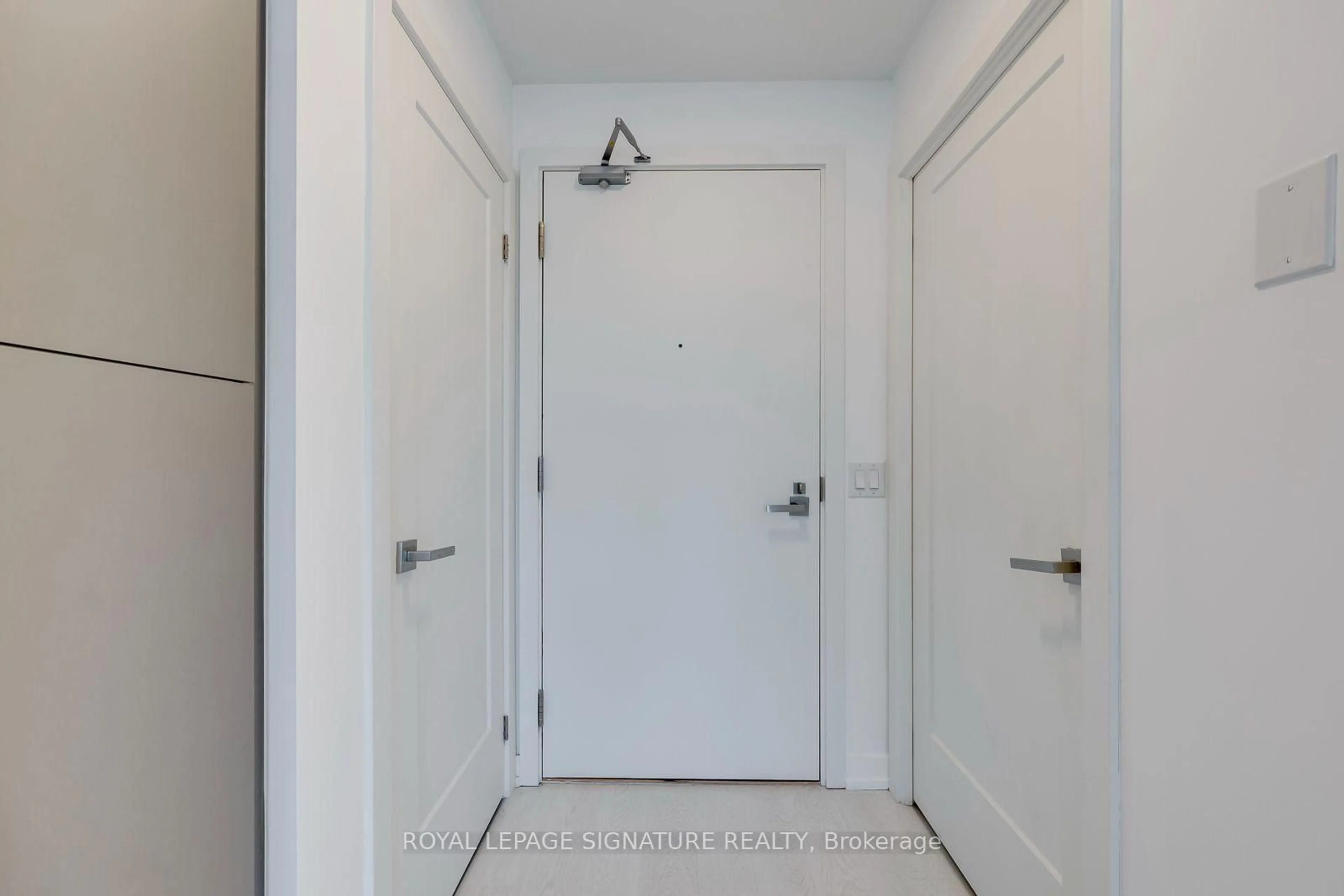 Indoor entryway for 415 Main St #417, Hamilton Ontario L8P 0C9
