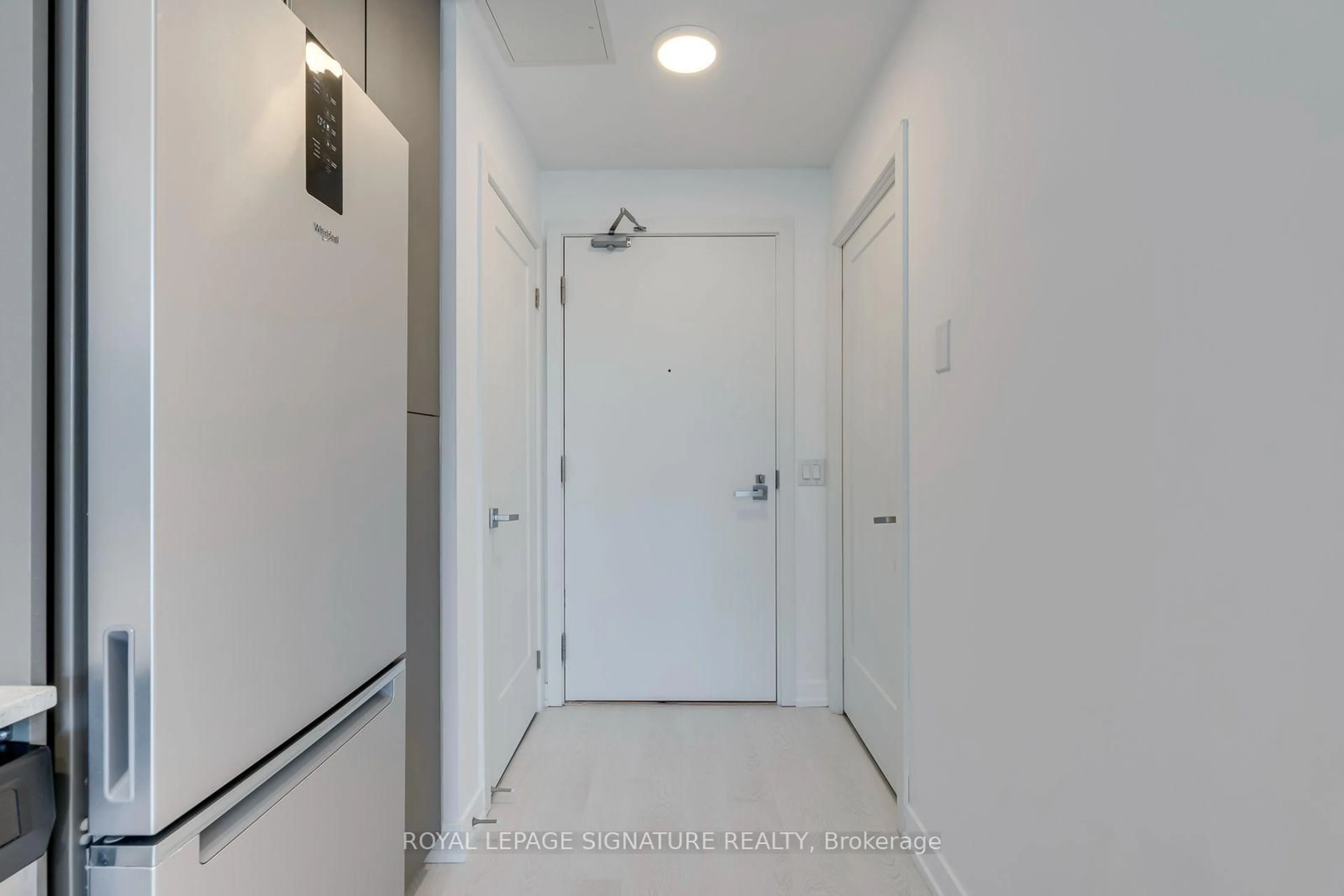 Indoor entryway for 415 Main St #417, Hamilton Ontario L8P 0C9