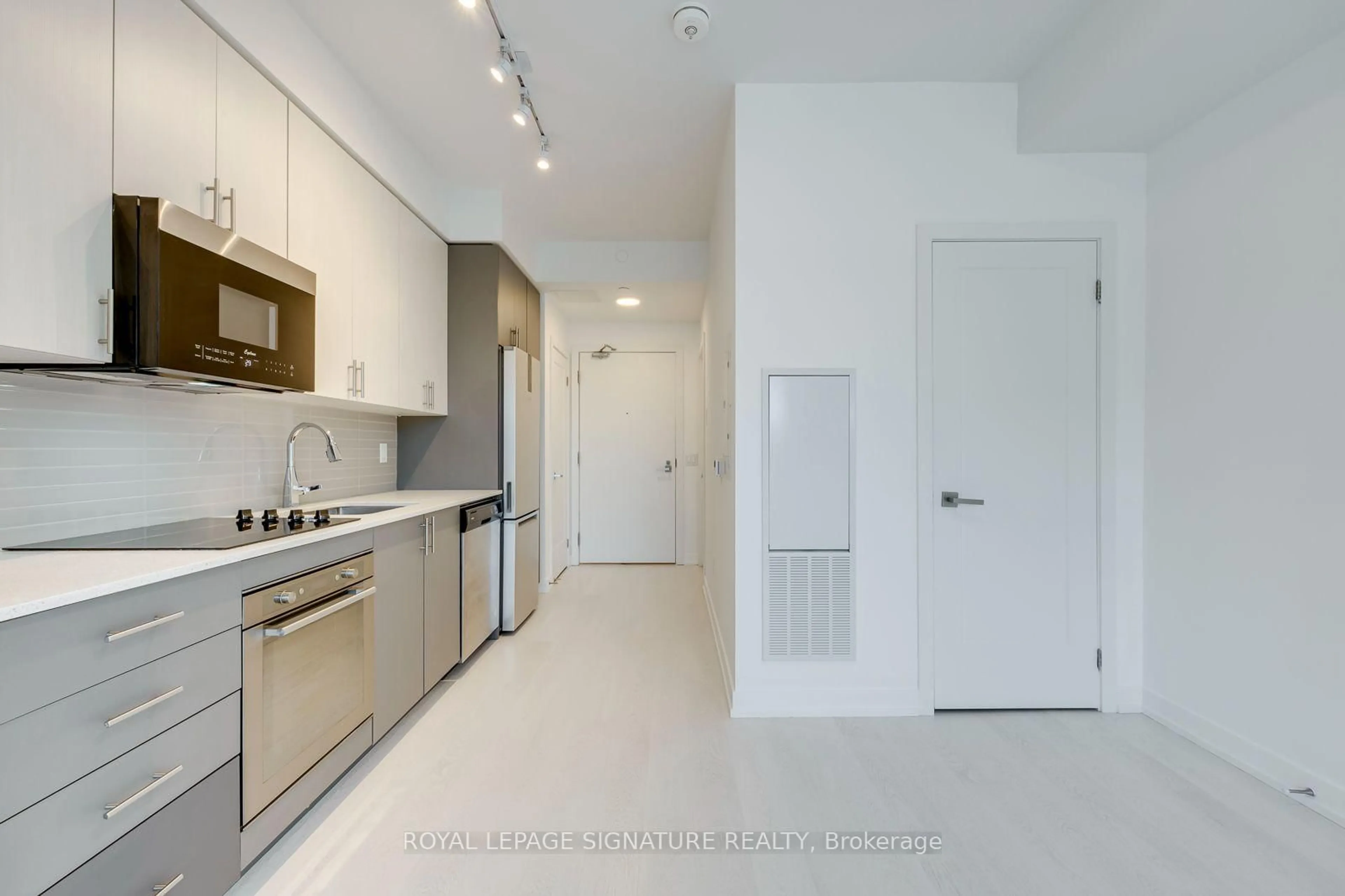 Standard kitchen, unknown for 415 Main St #417, Hamilton Ontario L8P 0C9