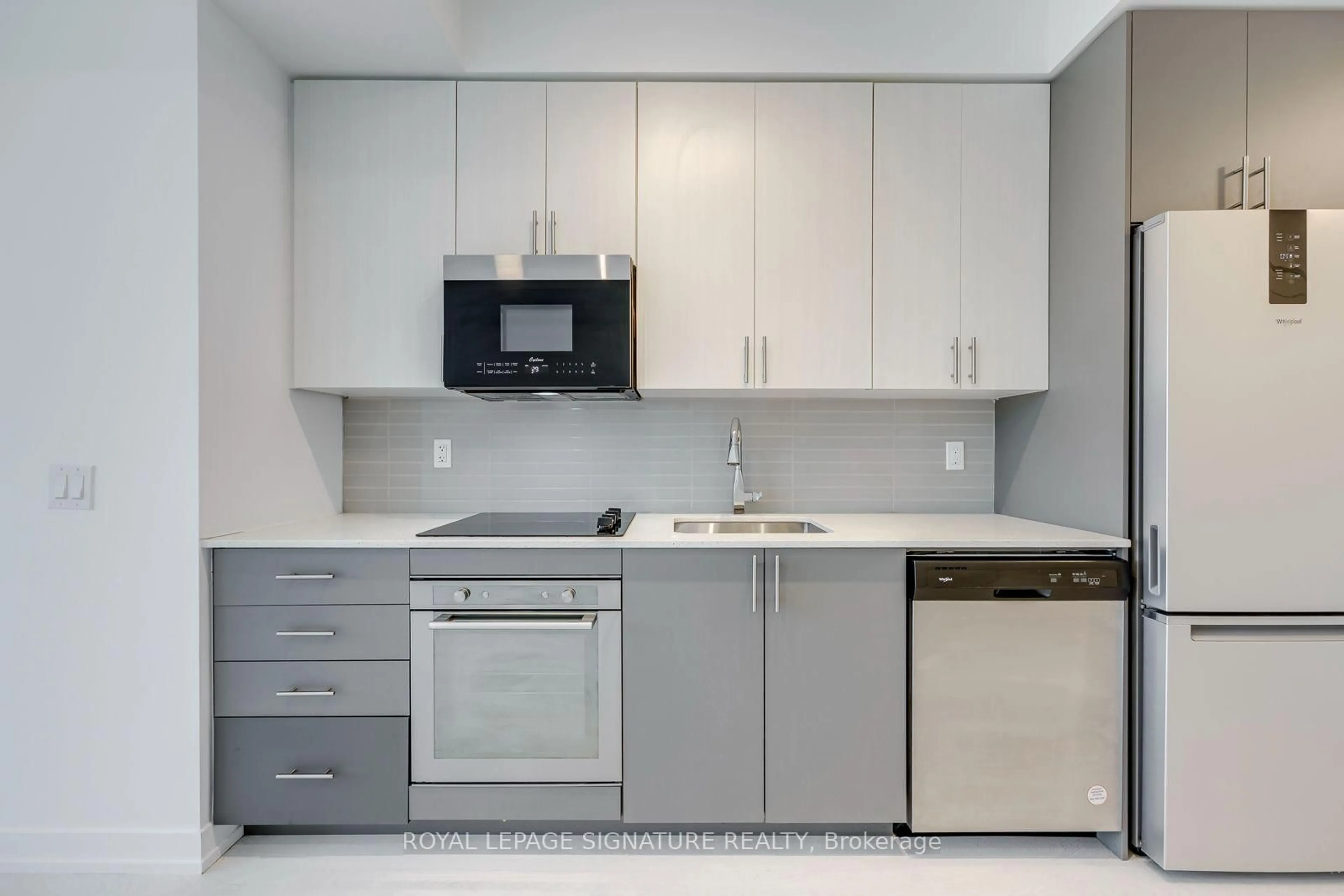 Standard kitchen, unknown for 415 Main St #417, Hamilton Ontario L8P 0C9
