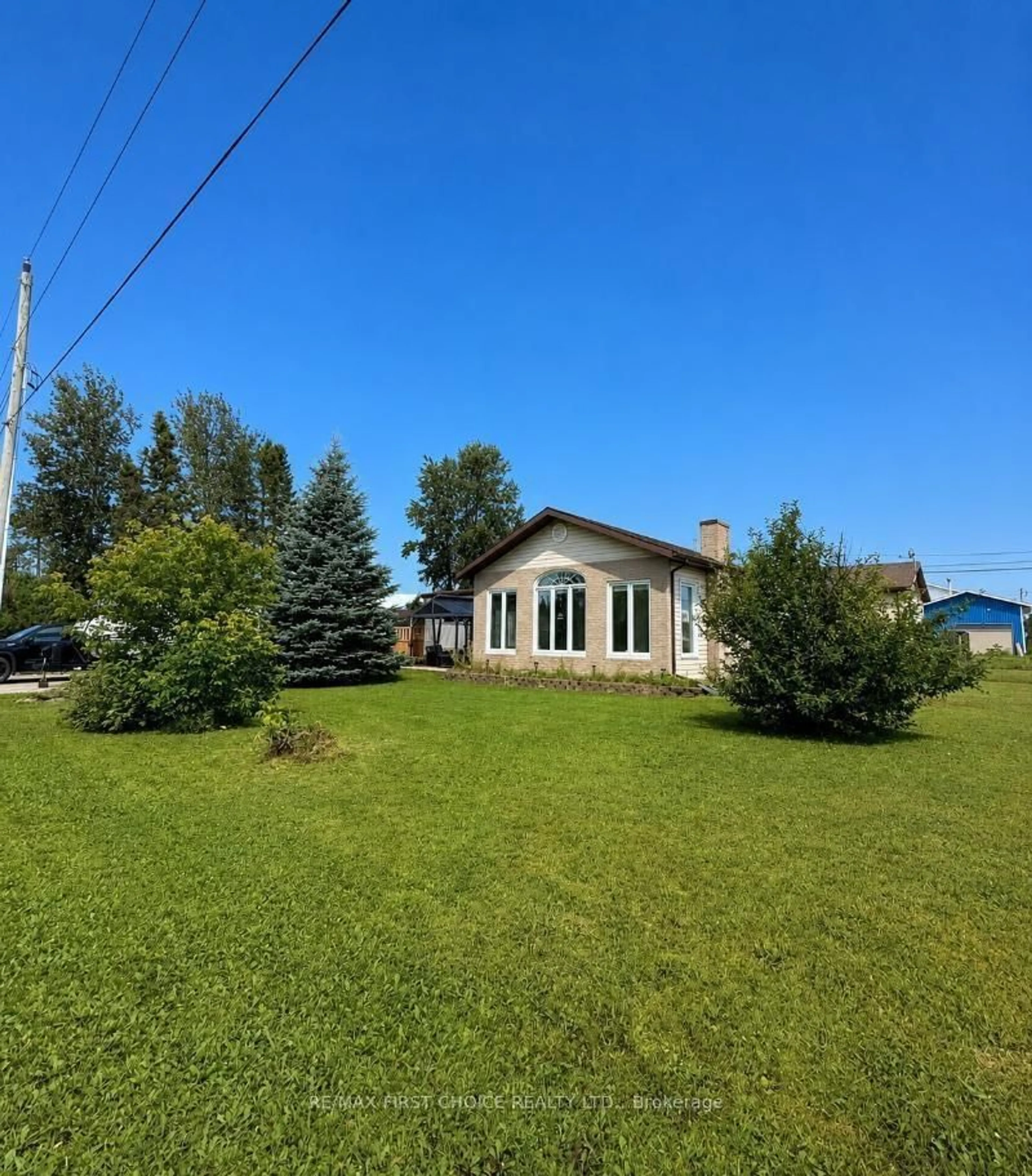 A pic from outside/outdoor area/front of a property/back of a property/a pic from drone, building for 109 Clarke Ave, Greenstone Ontario P0T 1M0