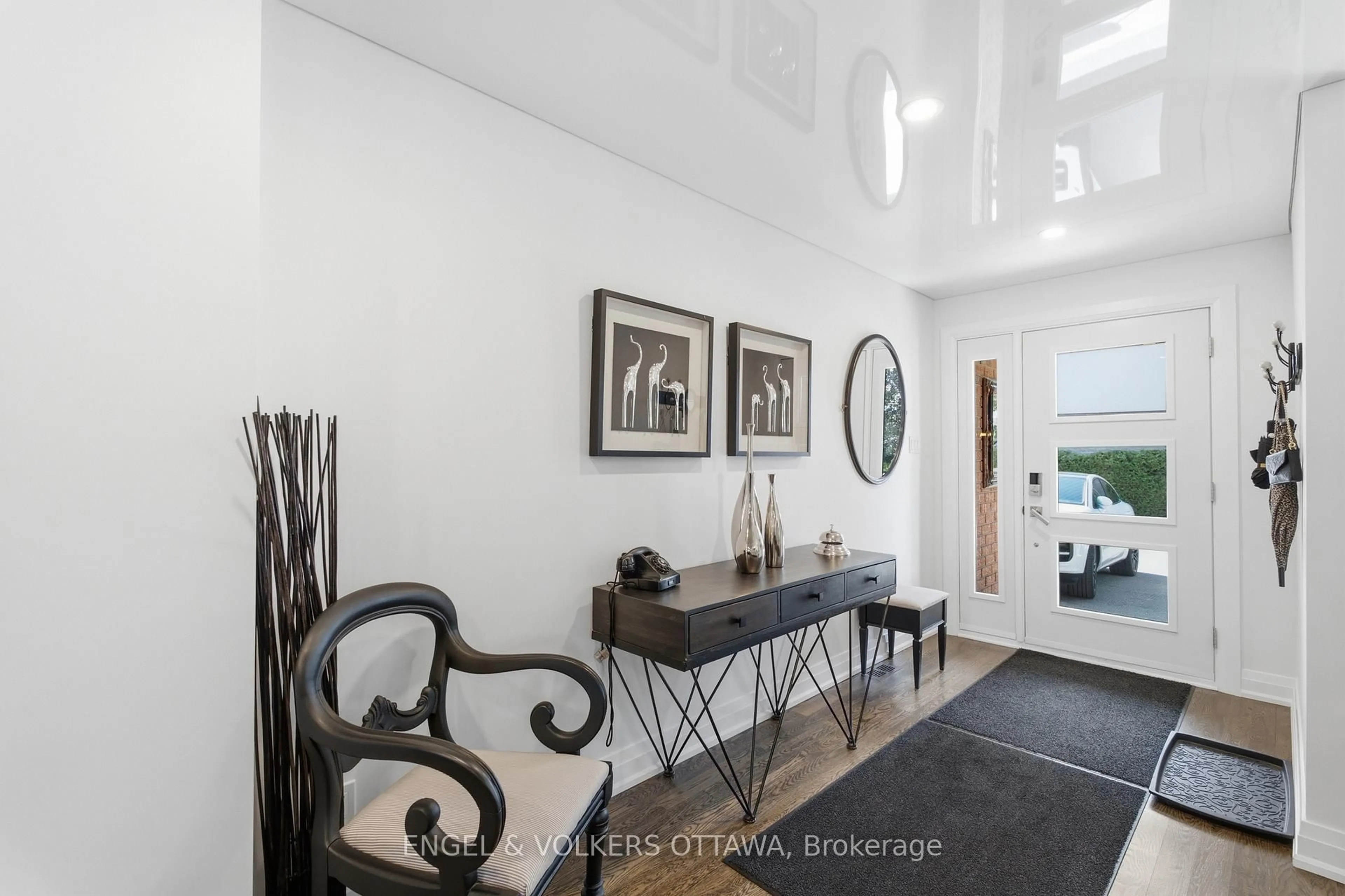 Indoor entryway for 2855 Gothwood Pl, Gloucester Ontario K1T 2V5