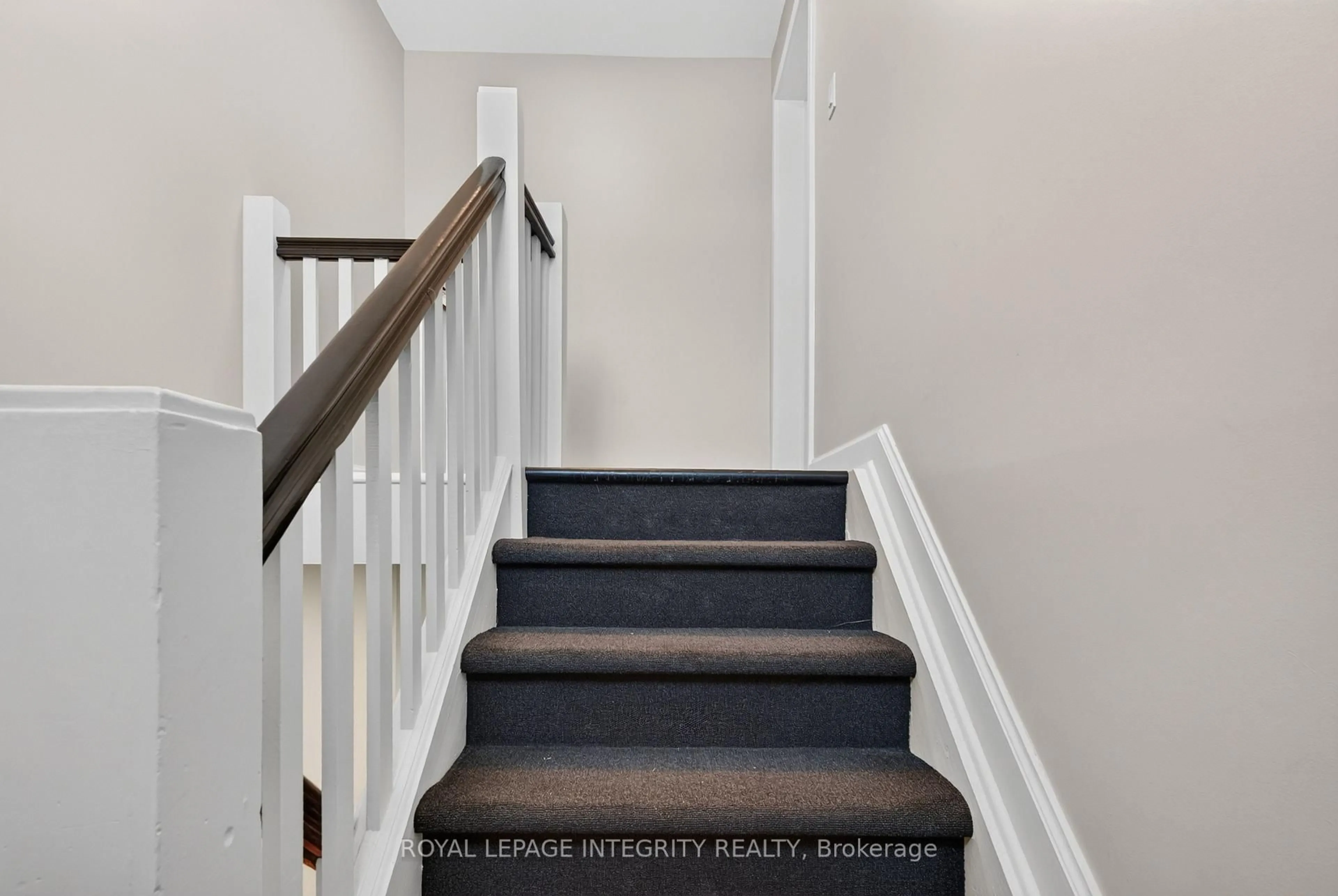 Stairs for 228 Woodroffe Ave, Ottawa Ontario K2A 3V4
