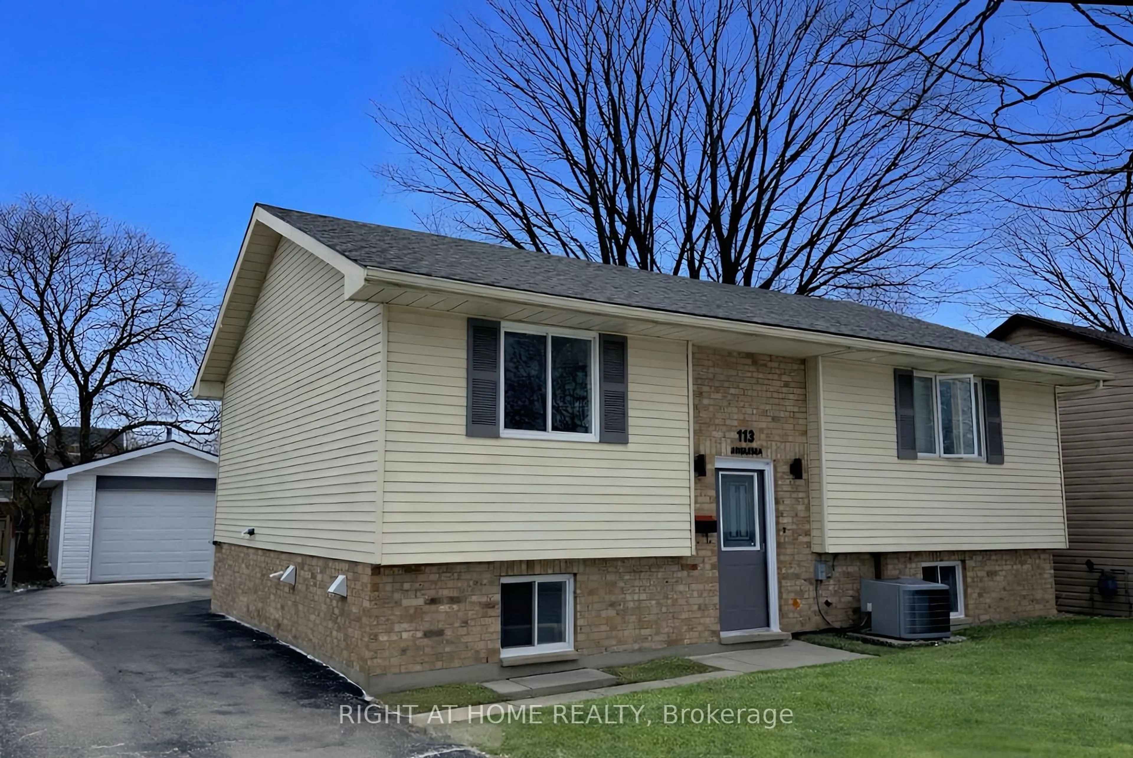 Home with vinyl exterior material, street for 113 Anglesea St, Goderich Ontario N7A 1V2