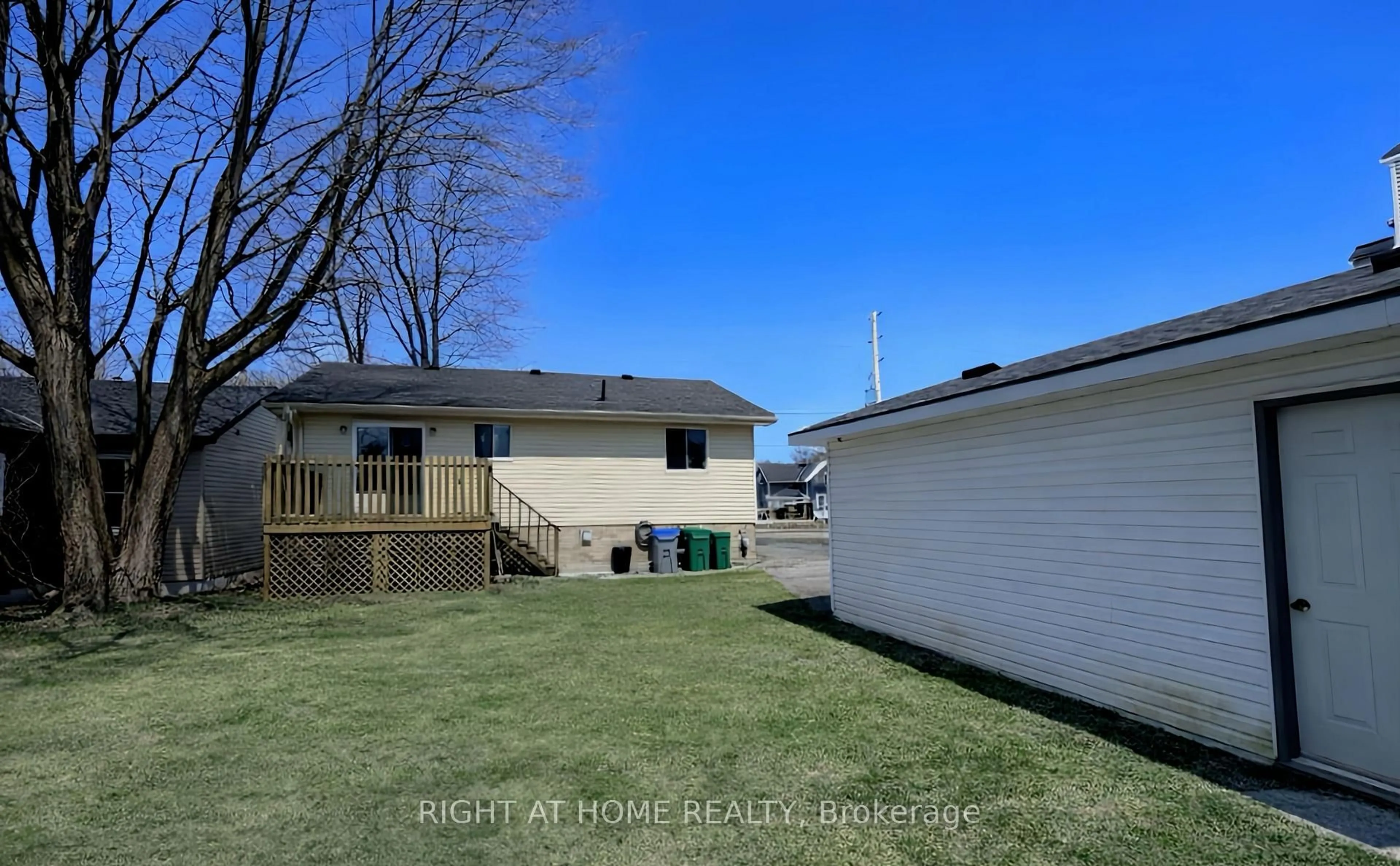 A pic from outside/outdoor area/front of a property/back of a property/a pic from drone, unknown for 113 Anglesea St, Goderich Ontario N7A 1V2