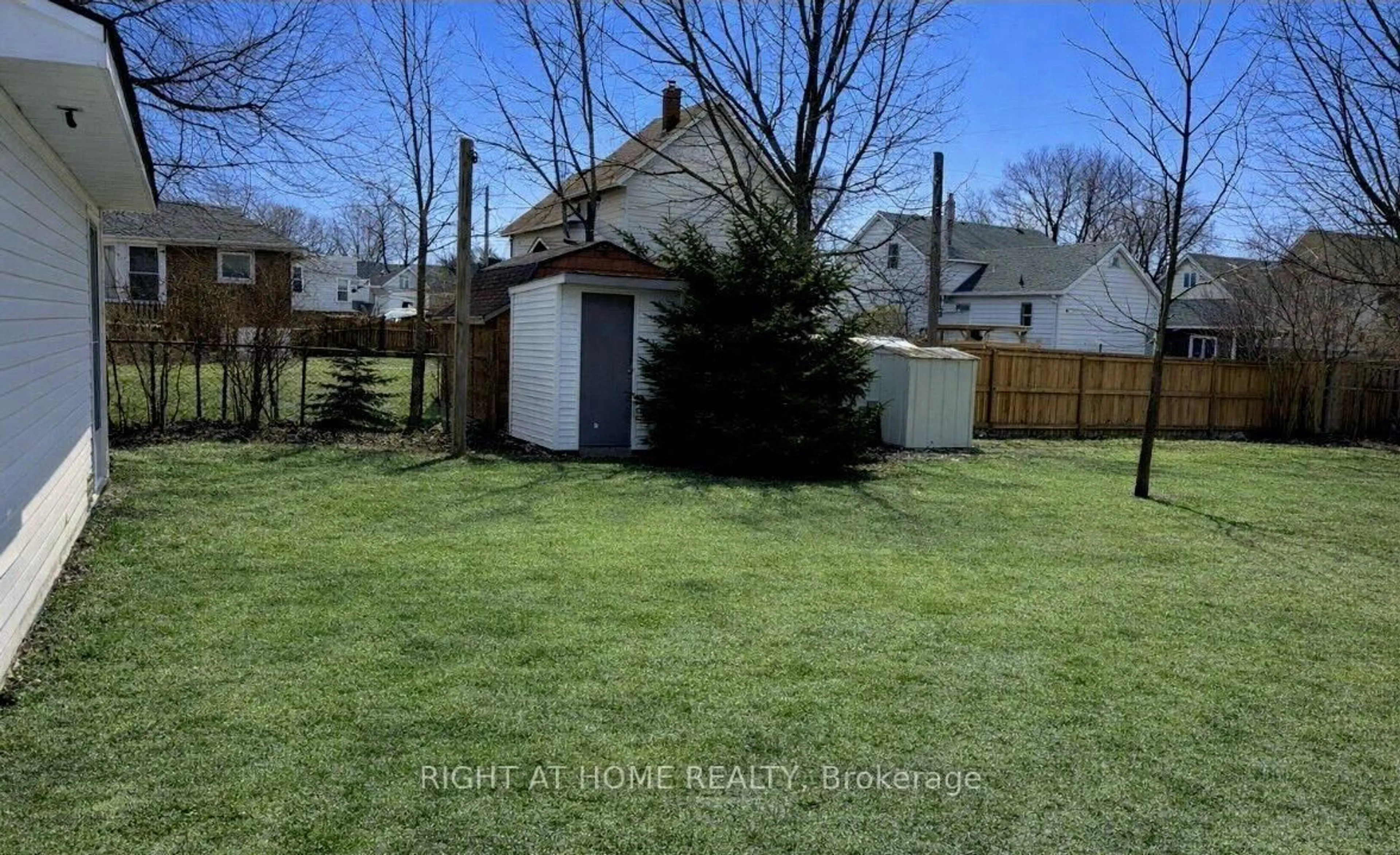 A pic from outside/outdoor area/front of a property/back of a property/a pic from drone, street for 113 Anglesea St, Goderich Ontario N7A 1V2