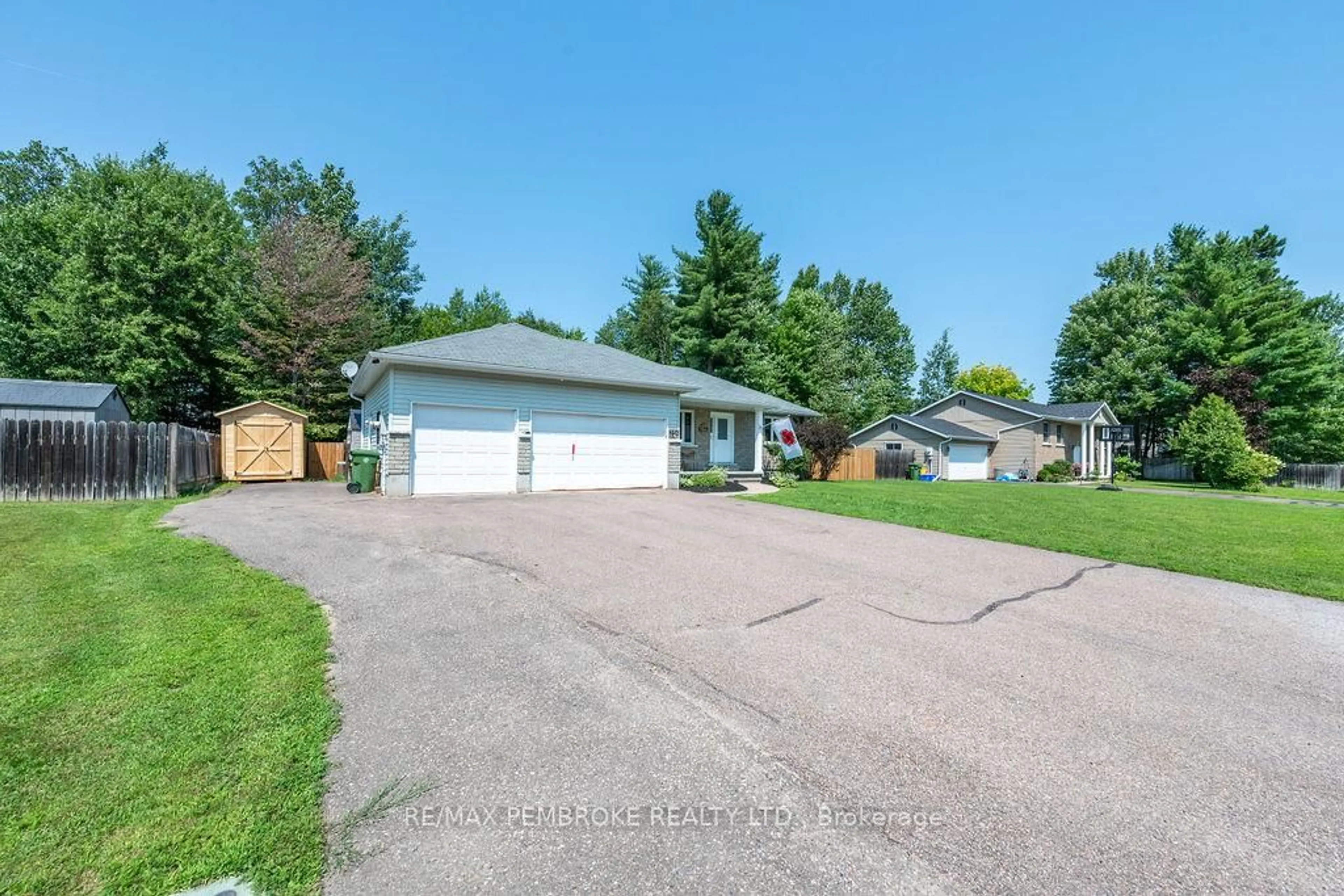 A pic from outside/outdoor area/front of a property/back of a property/a pic from drone, street for 256 Oriole Cres, Petawawa Ontario K8H 0A7