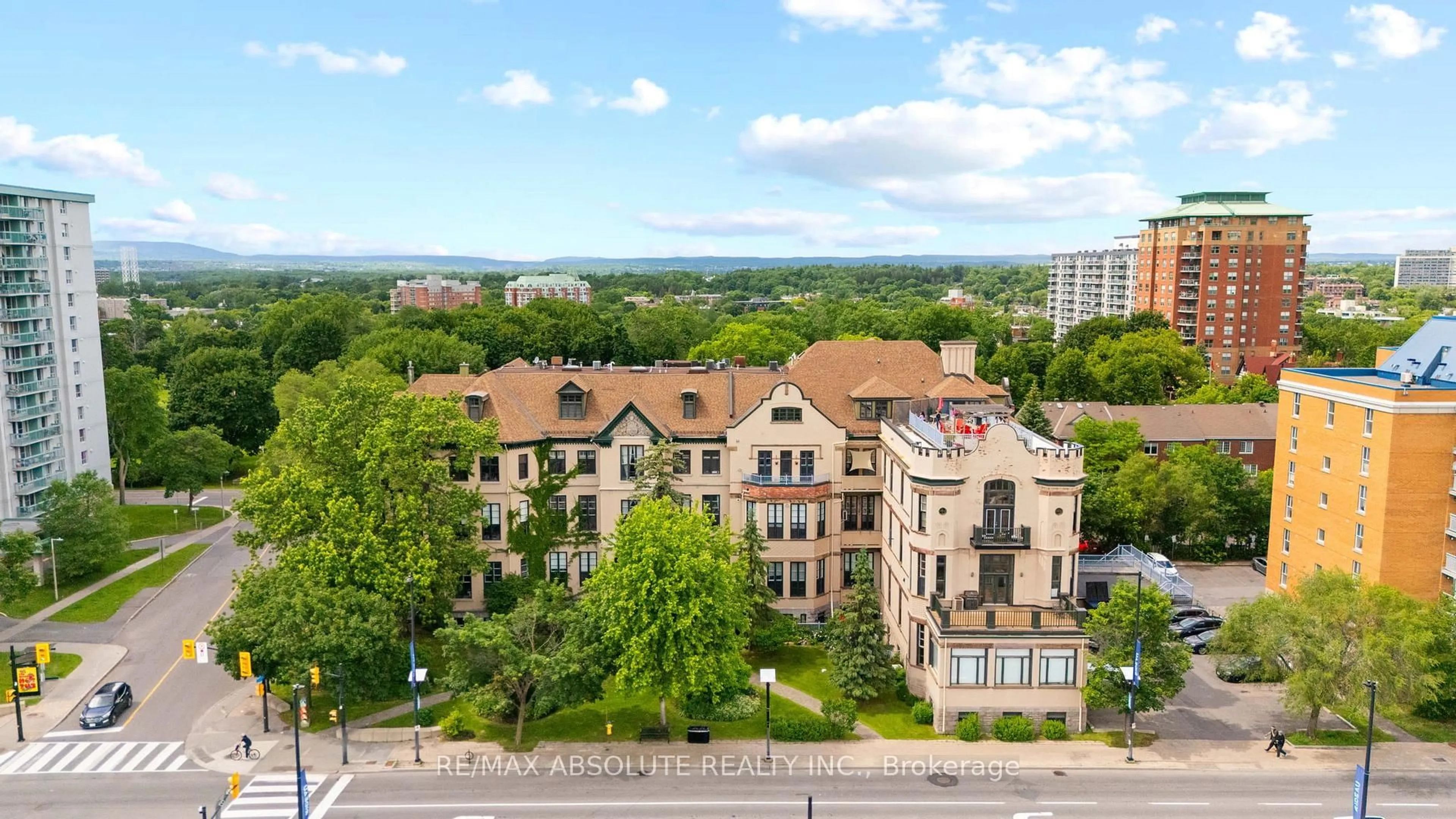A pic from outside/outdoor area/front of a property/back of a property/a pic from drone, city buildings view from balcony for 589 Rideau St #404, Ottawa Ontario K1N 6A1