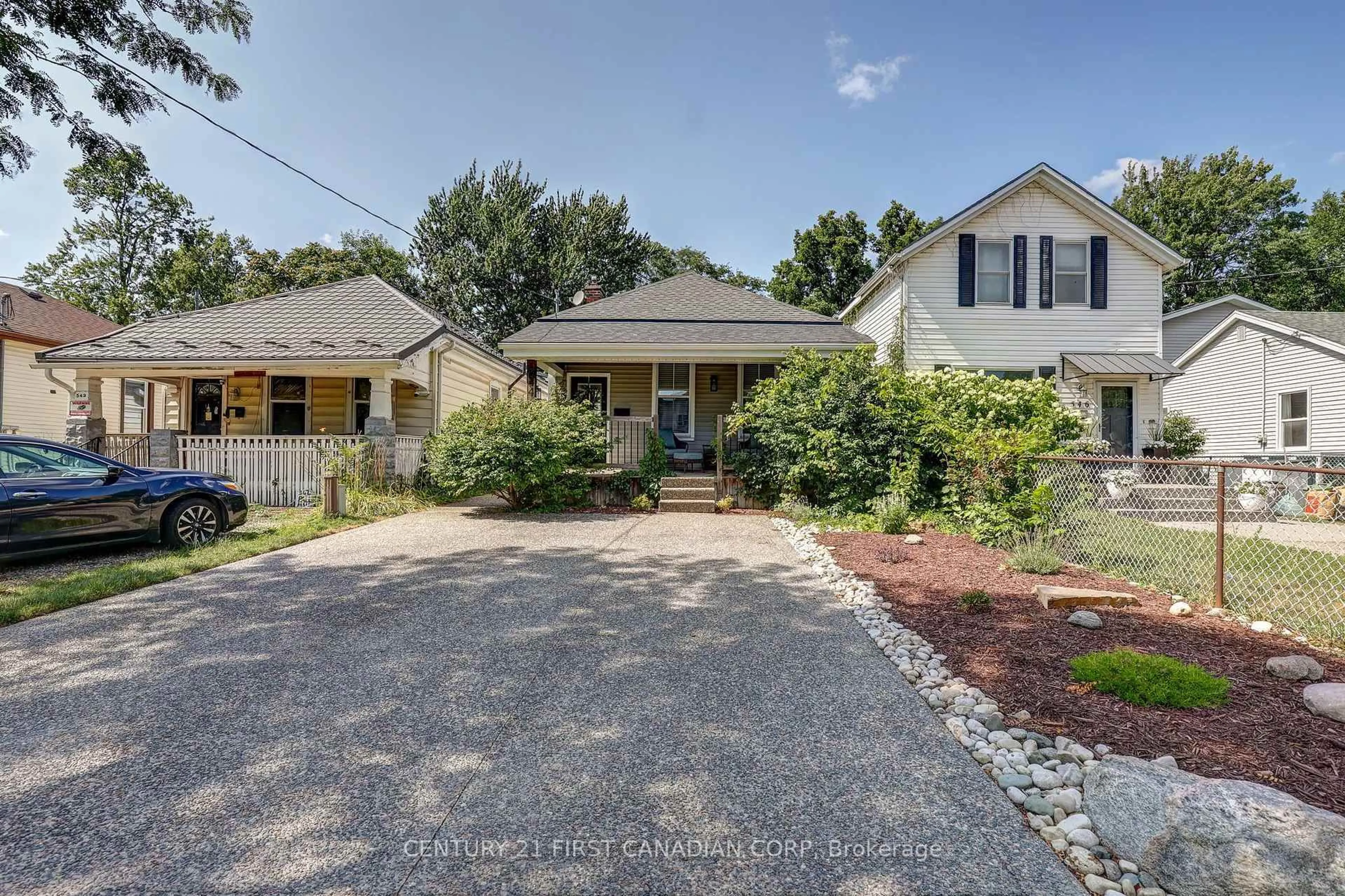 A pic from outside/outdoor area/front of a property/back of a property/a pic from drone, street for 544 PALL MALL St, London East Ontario N5Y 2Z7