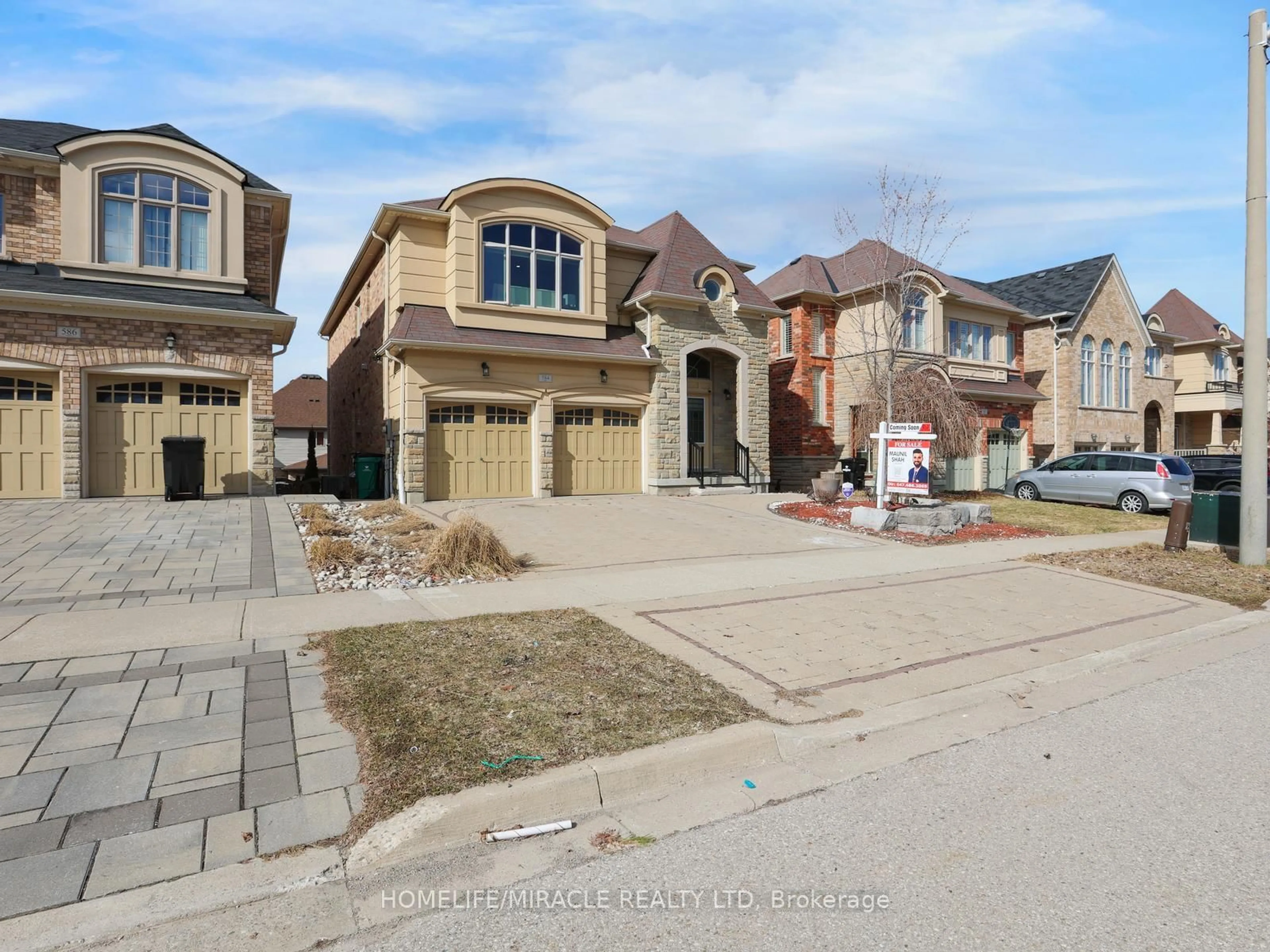 Home with brick exterior material, street for 584 Pinery Tr, Waterloo Ontario N2V 2Y3