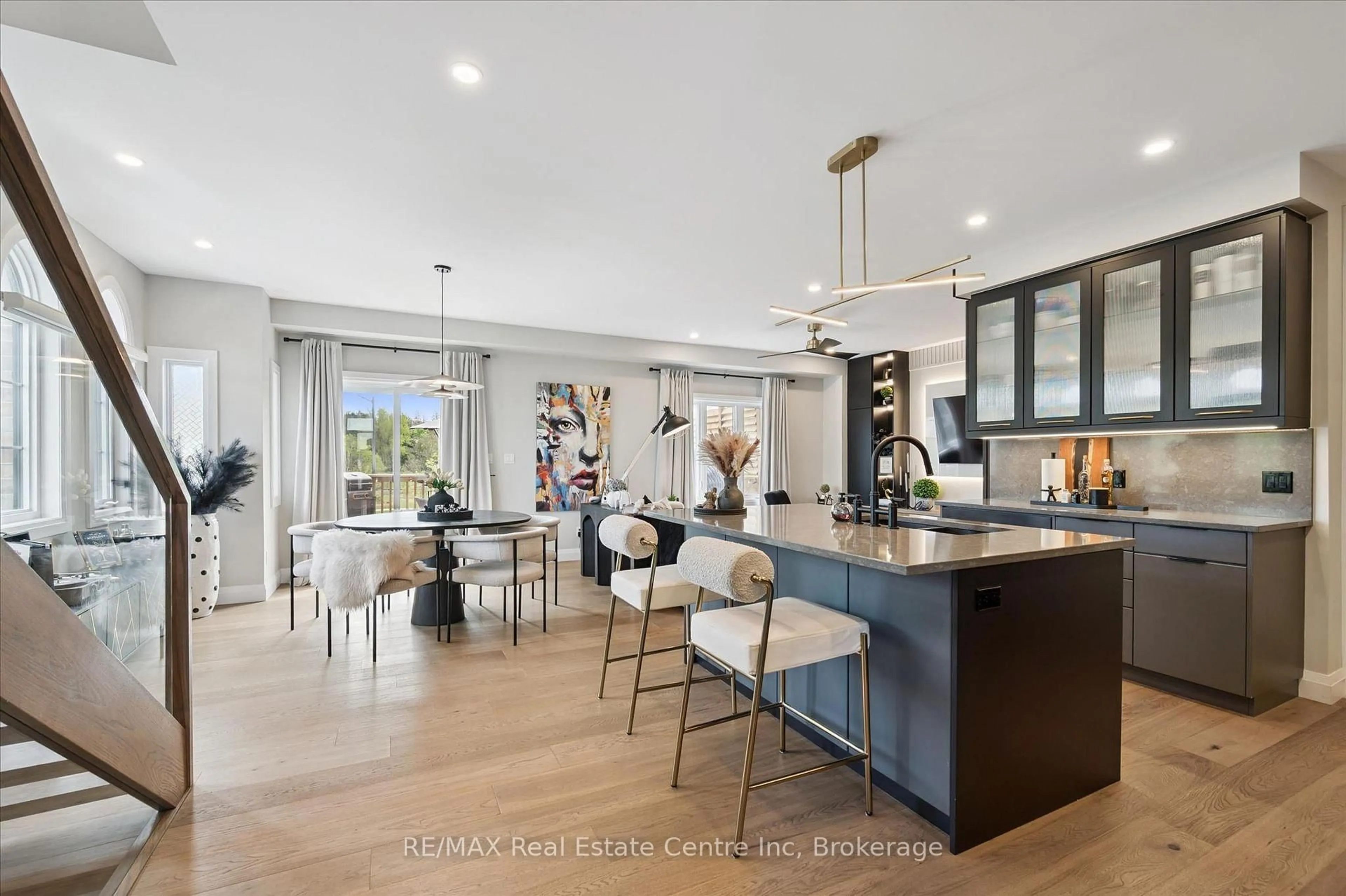 Open concept kitchen, ceramic/tile floor for 3 Queensbrook Cres, Cambridge Ontario N1S 0E5