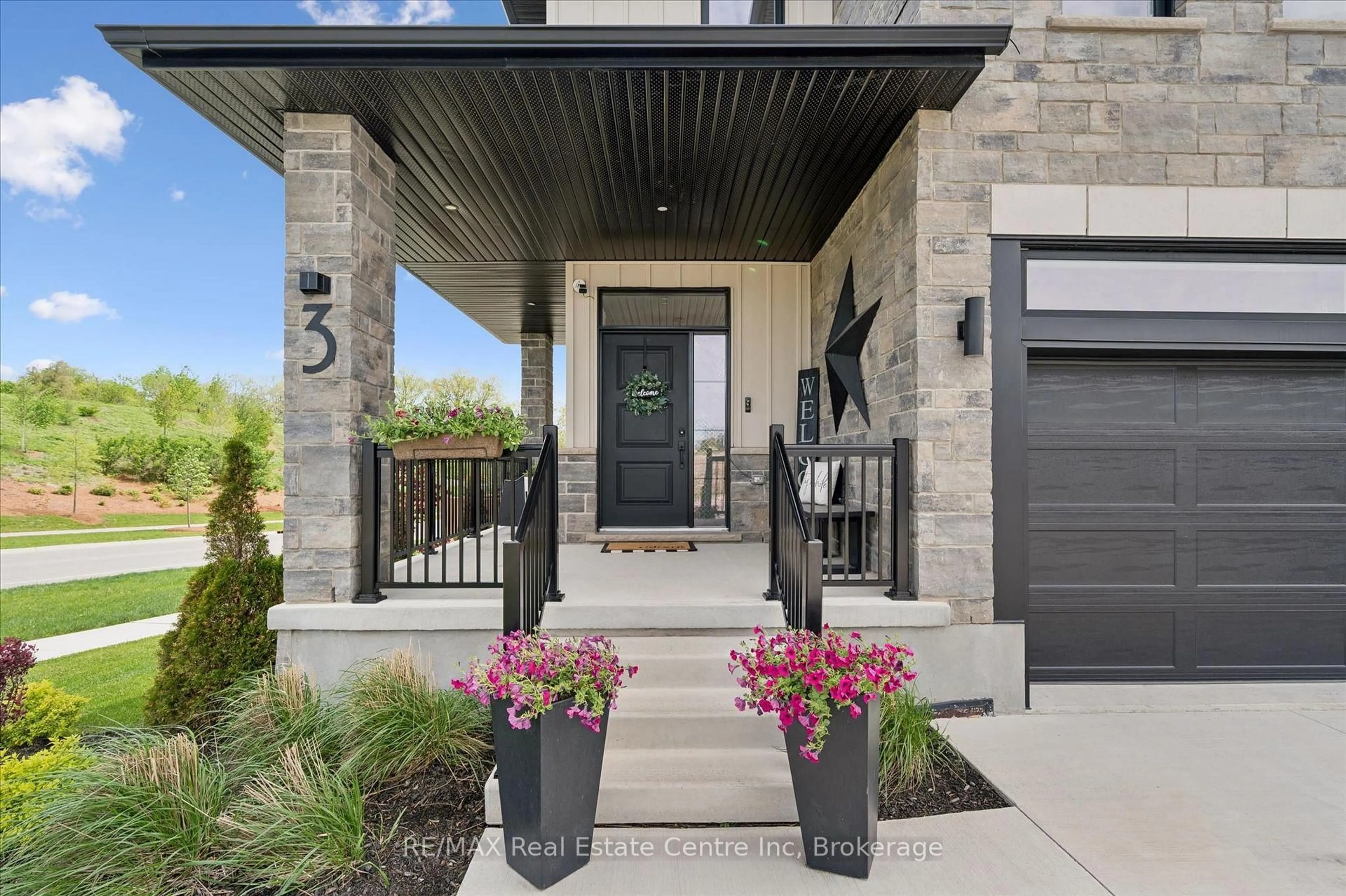 Indoor entryway for 3 Queensbrook Cres, Cambridge Ontario N1S 0E5