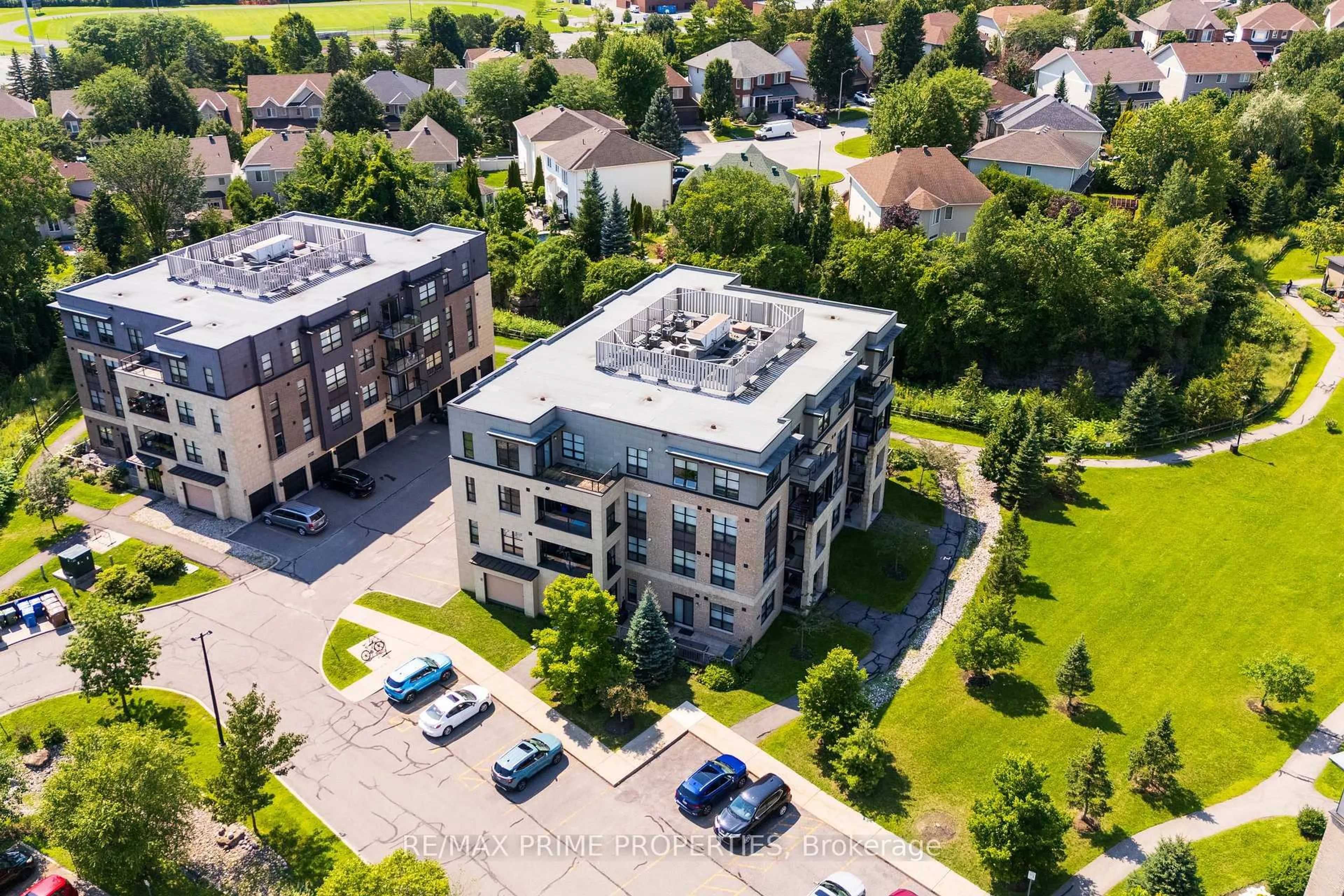 A pic from outside/outdoor area/front of a property/back of a property/a pic from drone, building for 100 Montblanc Private #302, Ottawa Ontario K1C 0B2