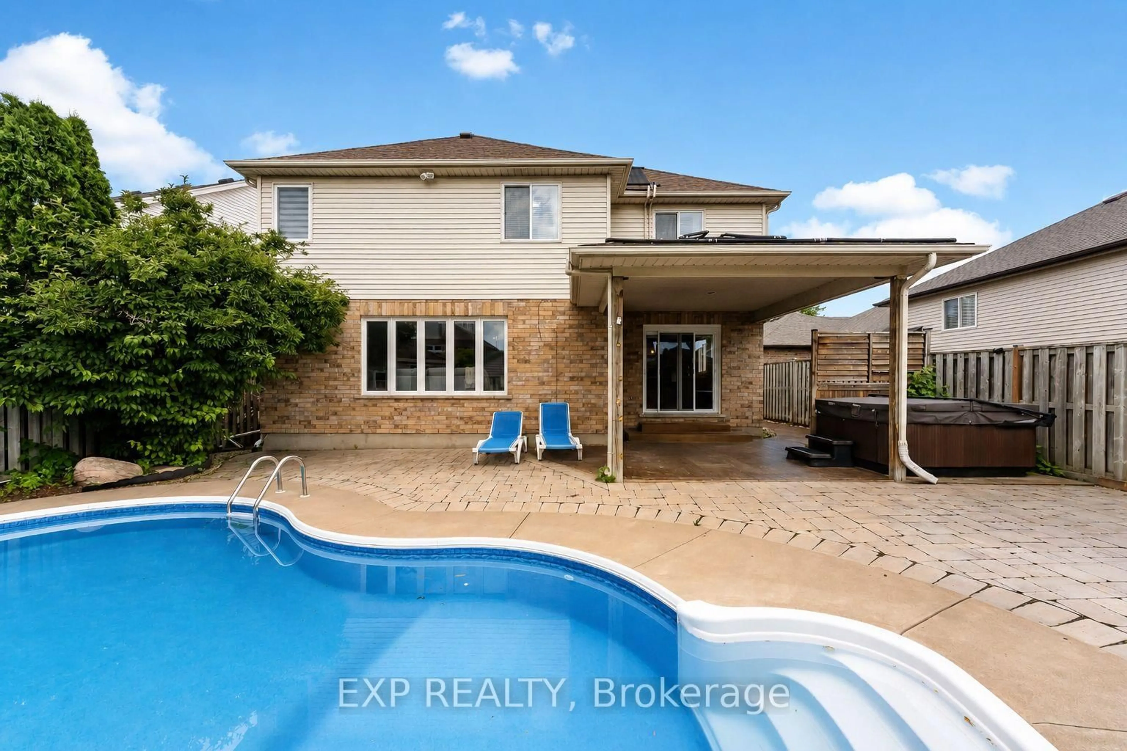 A pic from outside/outdoor area/front of a property/back of a property/a pic from drone, water/lake/river/ocean view for 18 Briarwood Dr, St. Catharines Ontario L2S 4A7
