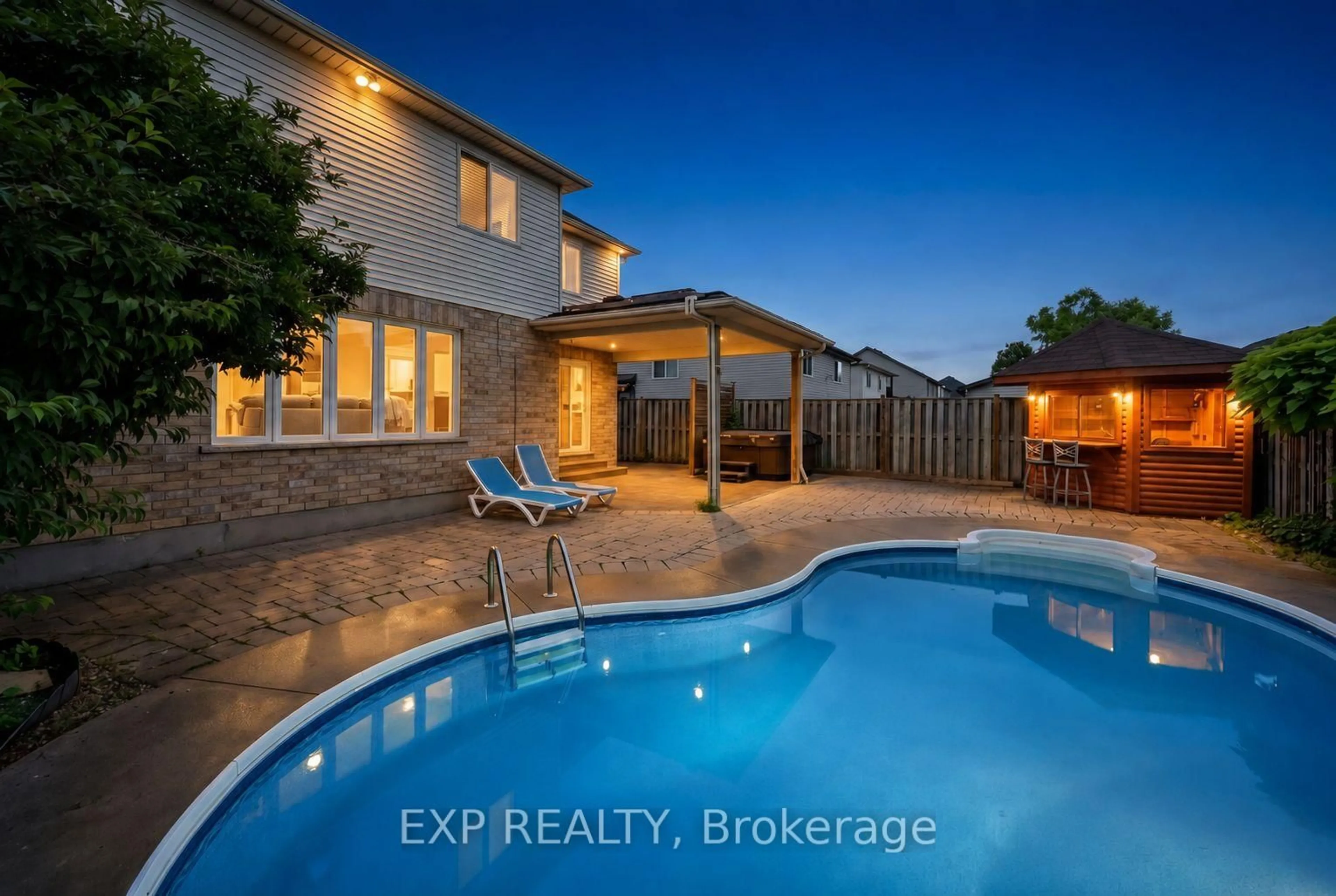 Pool for 18 Briarwood Dr, St. Catharines Ontario L2S 4A7