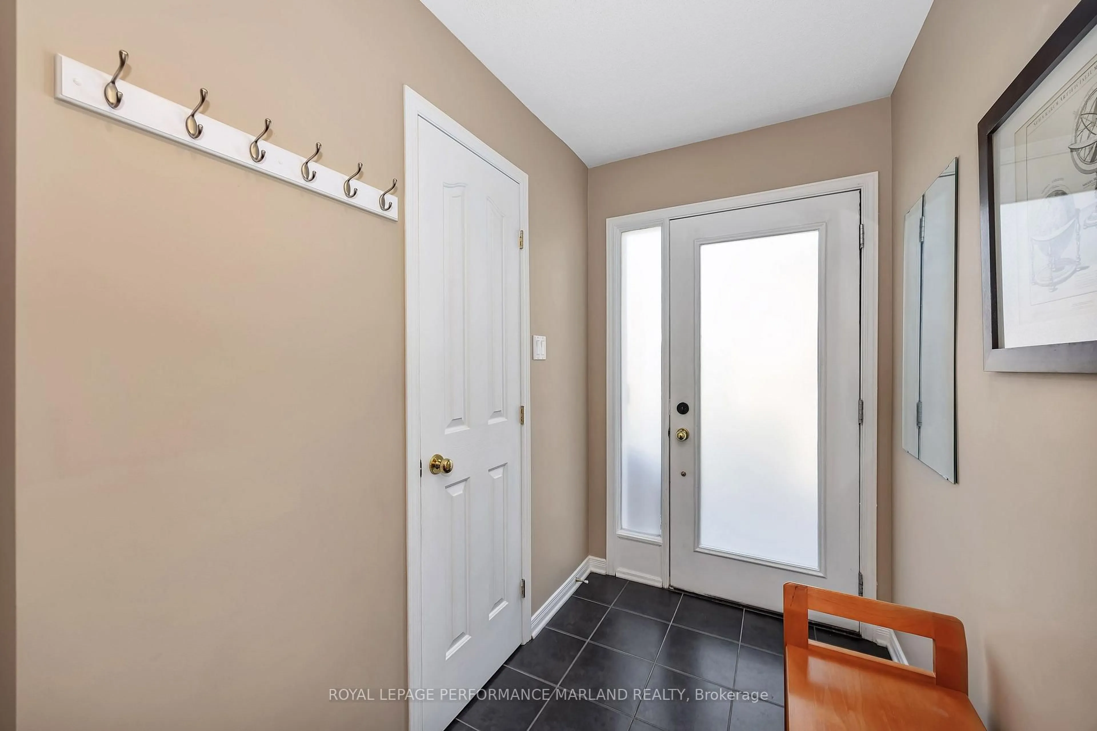 Indoor entryway for 359 Citiplace Dr, Ottawa Ontario K2E 0A7