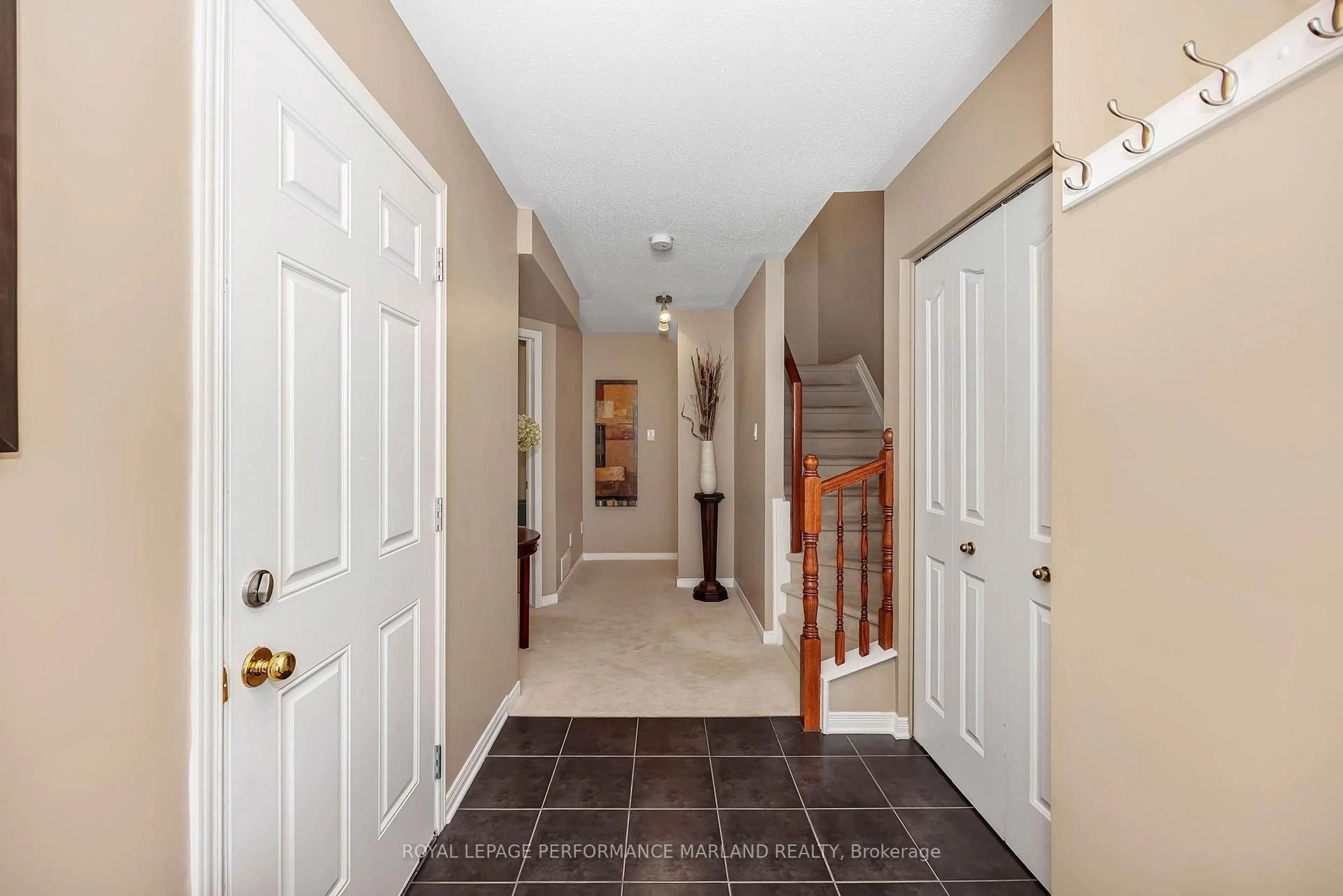 Indoor entryway for 359 Citiplace Dr, Ottawa Ontario K2E 0A7