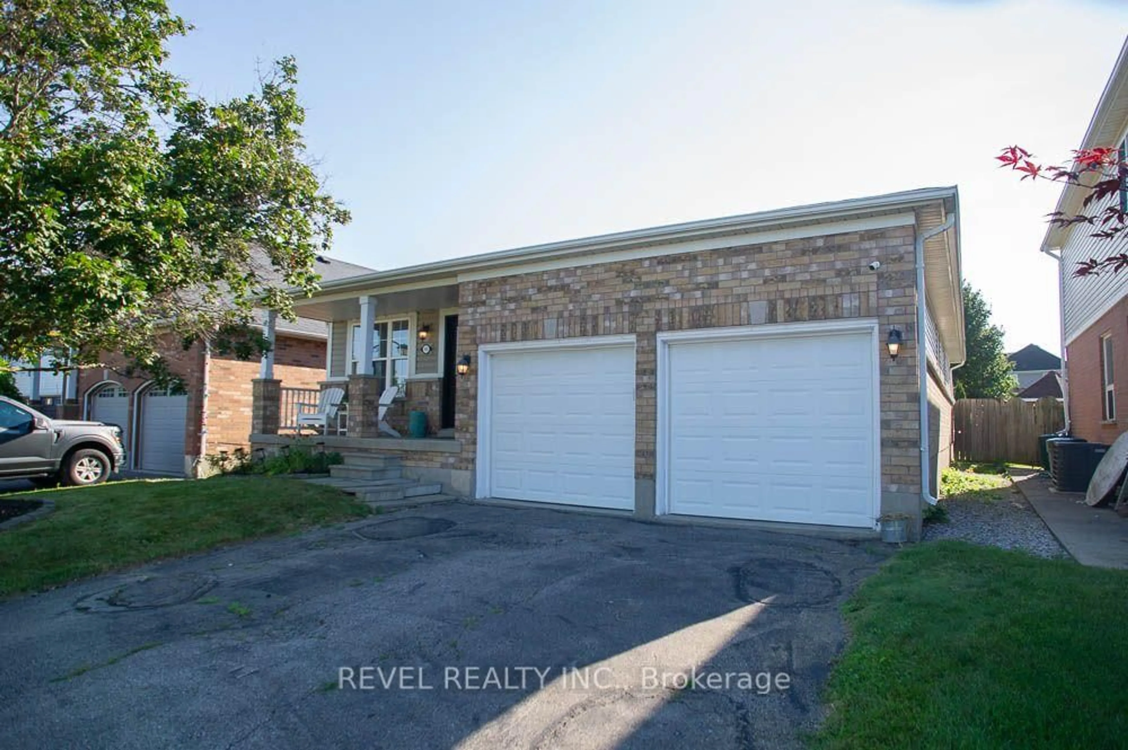 Home with vinyl exterior material, street for 48 Lovell Cres, Brantford Ontario N3T 6P3