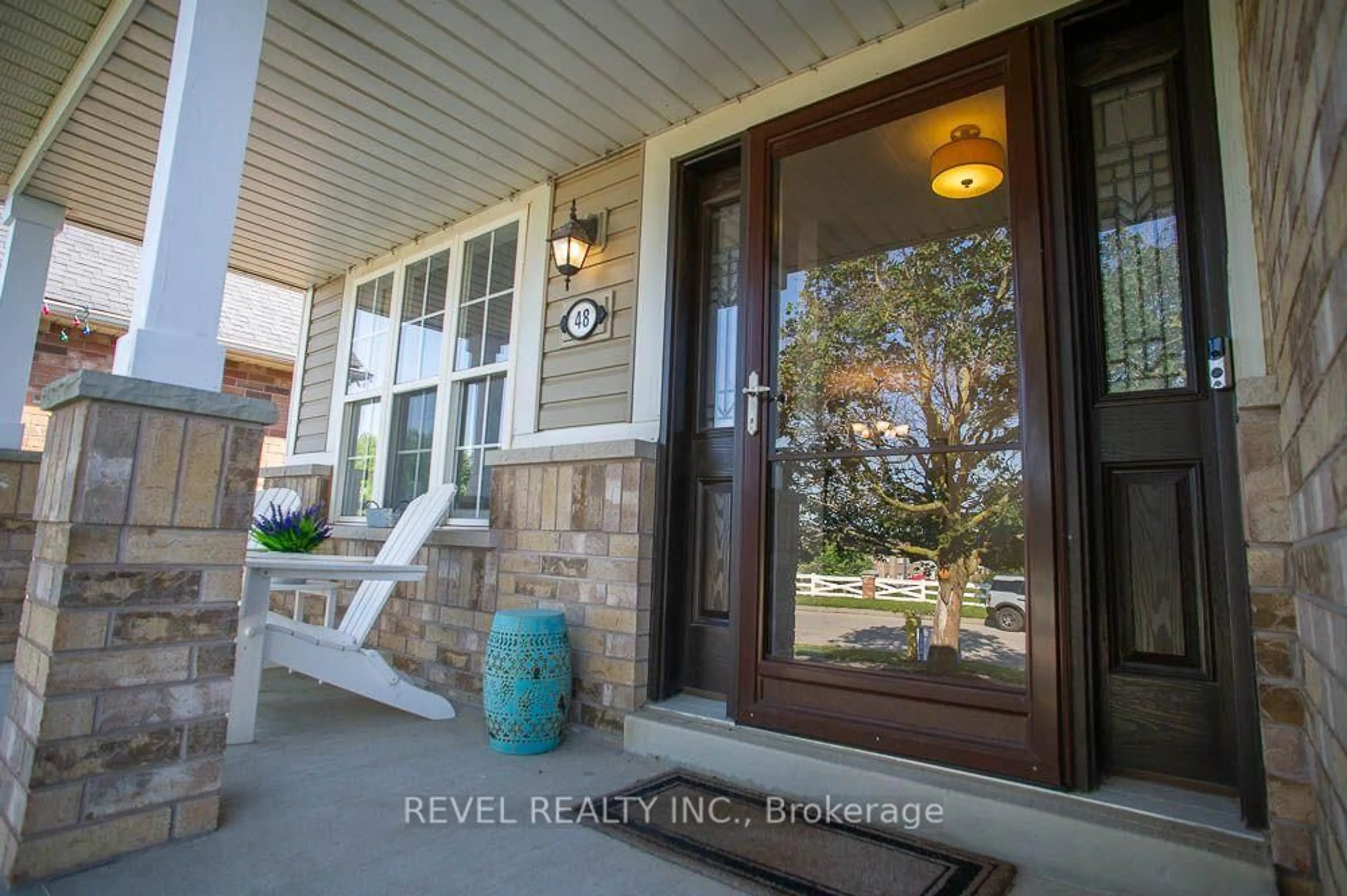 Indoor entryway for 48 Lovell Cres, Brantford Ontario N3T 6P3