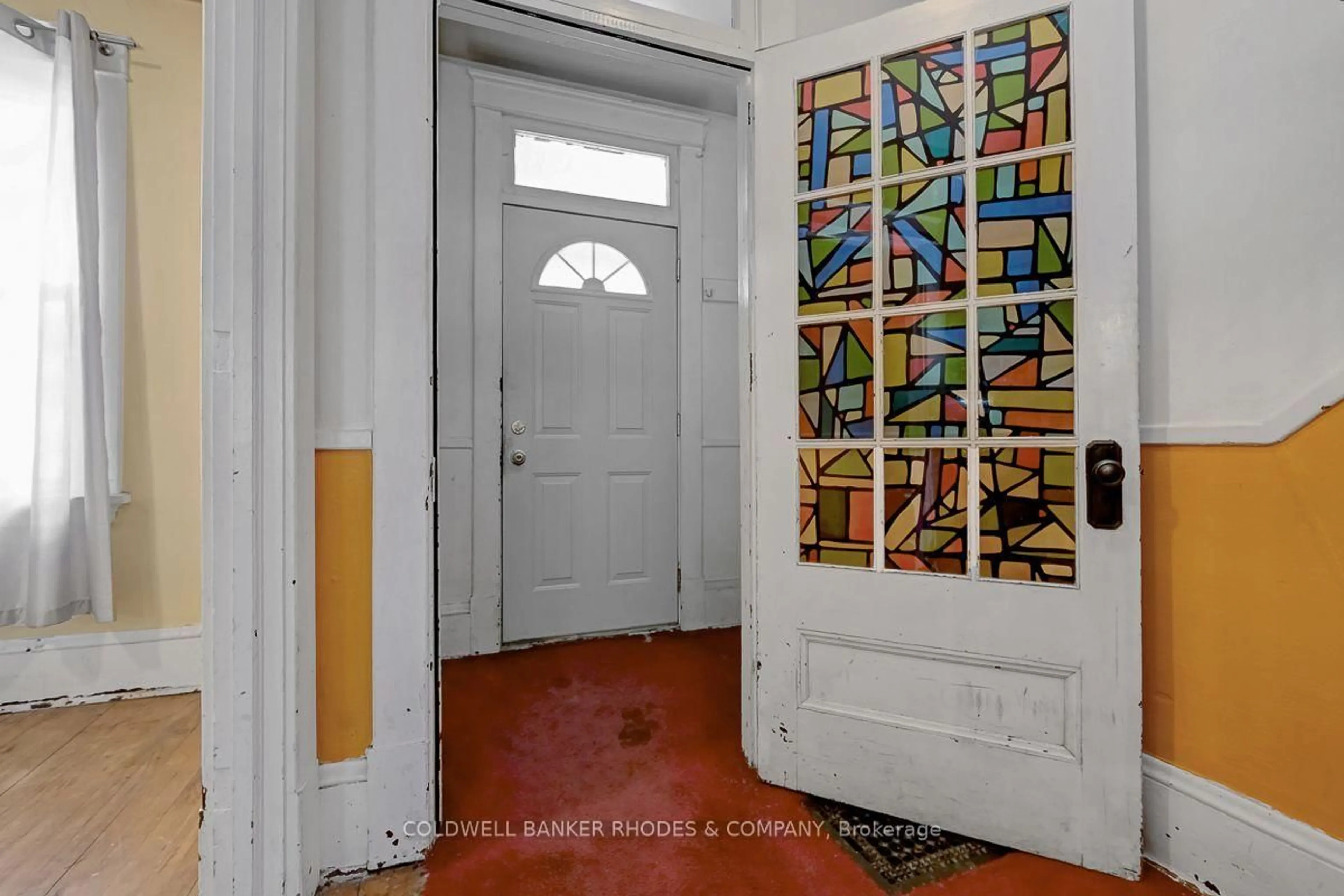 Indoor entryway for 85 Richmond Rd, Ottawa Ontario K1Z 6V8