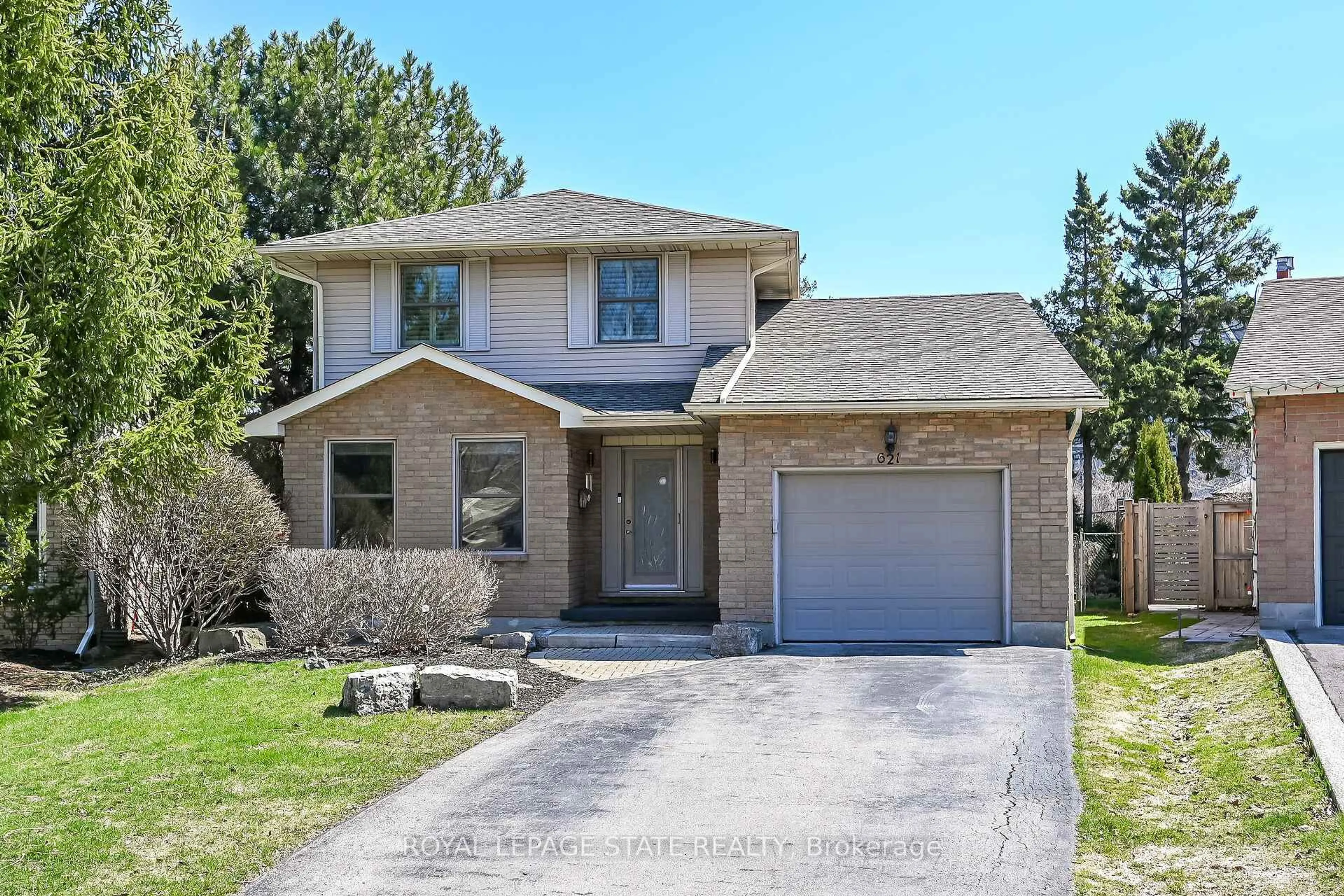 Home with brick exterior material, street for 621 Tomahawk Cres, Hamilton Ontario L9G 3T4