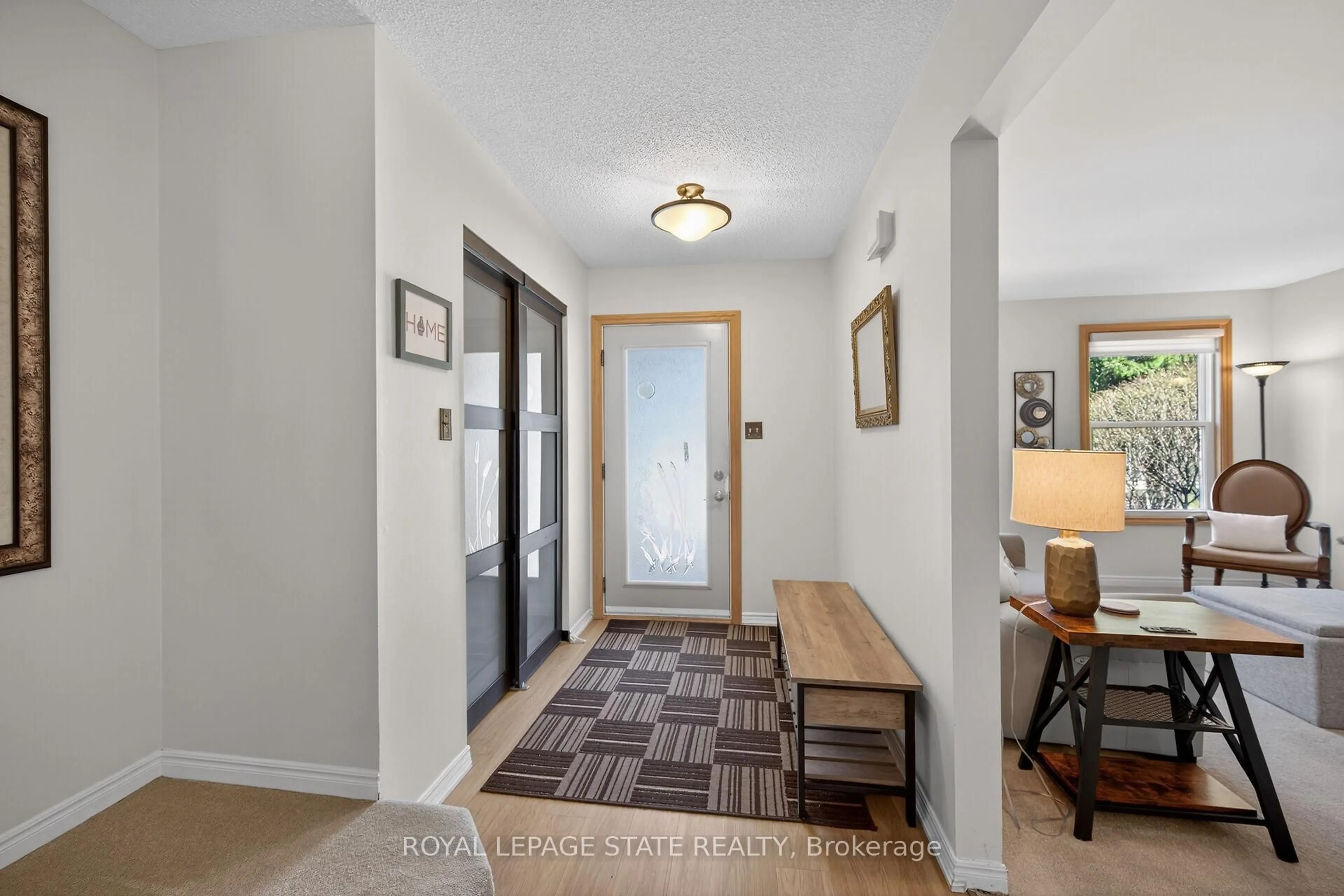 Indoor entryway for 621 Tomahawk Cres, Hamilton Ontario L9G 3T4