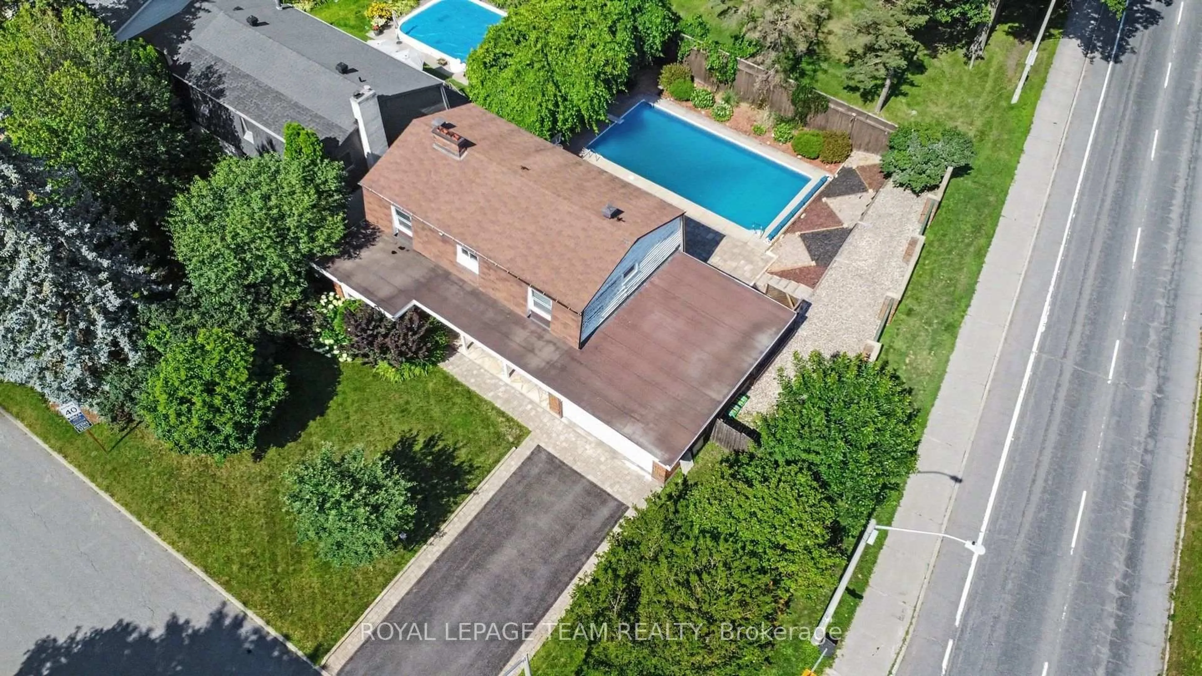 A pic from outside/outdoor area/front of a property/back of a property/a pic from drone, street for 23 Sioux Cres, Ottawa Ontario K2H 7E4