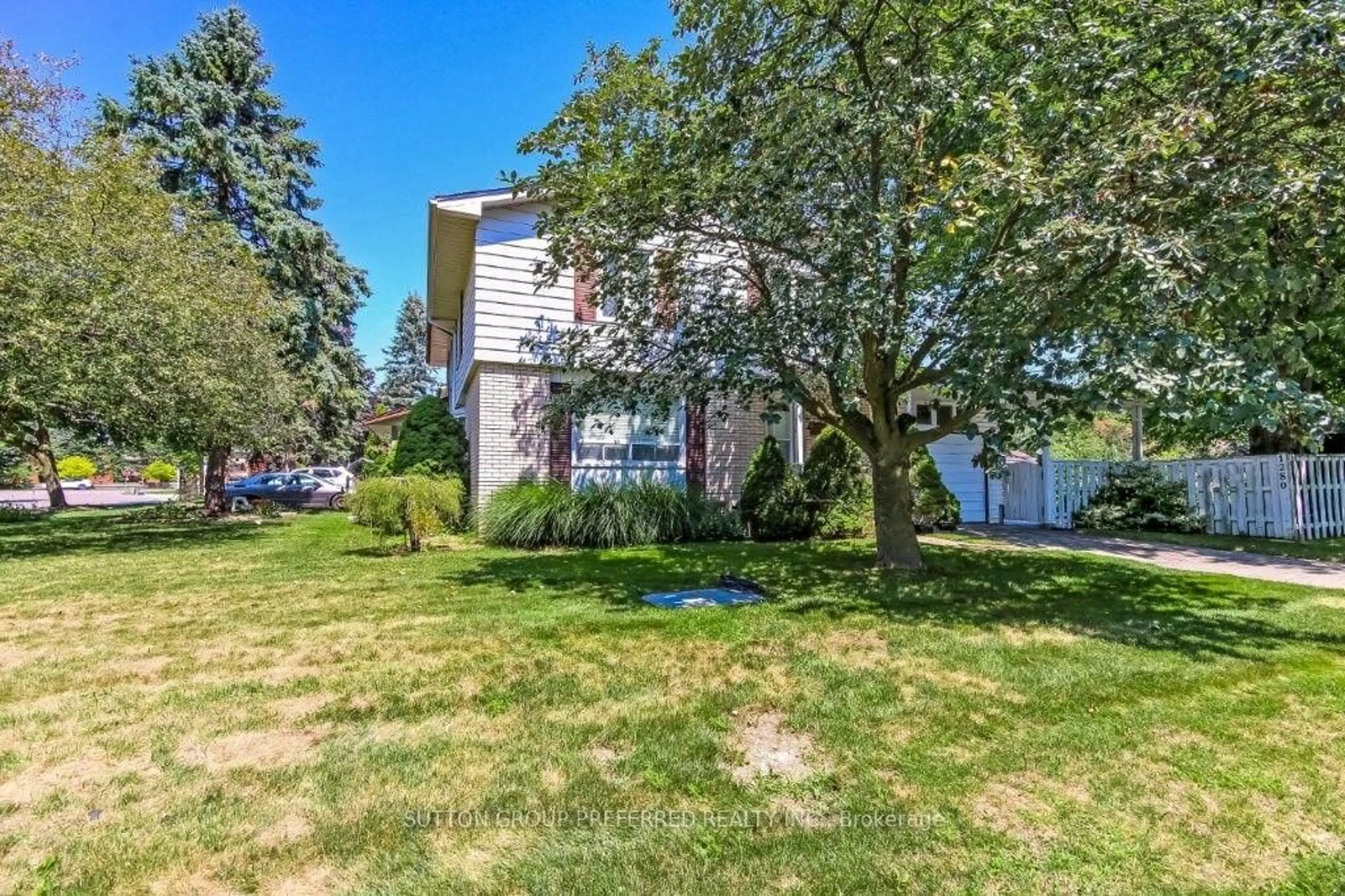 A pic from outside/outdoor area/front of a property/back of a property/a pic from drone, street for 1280 Sorrel Rd, London East Ontario N5V 2N7
