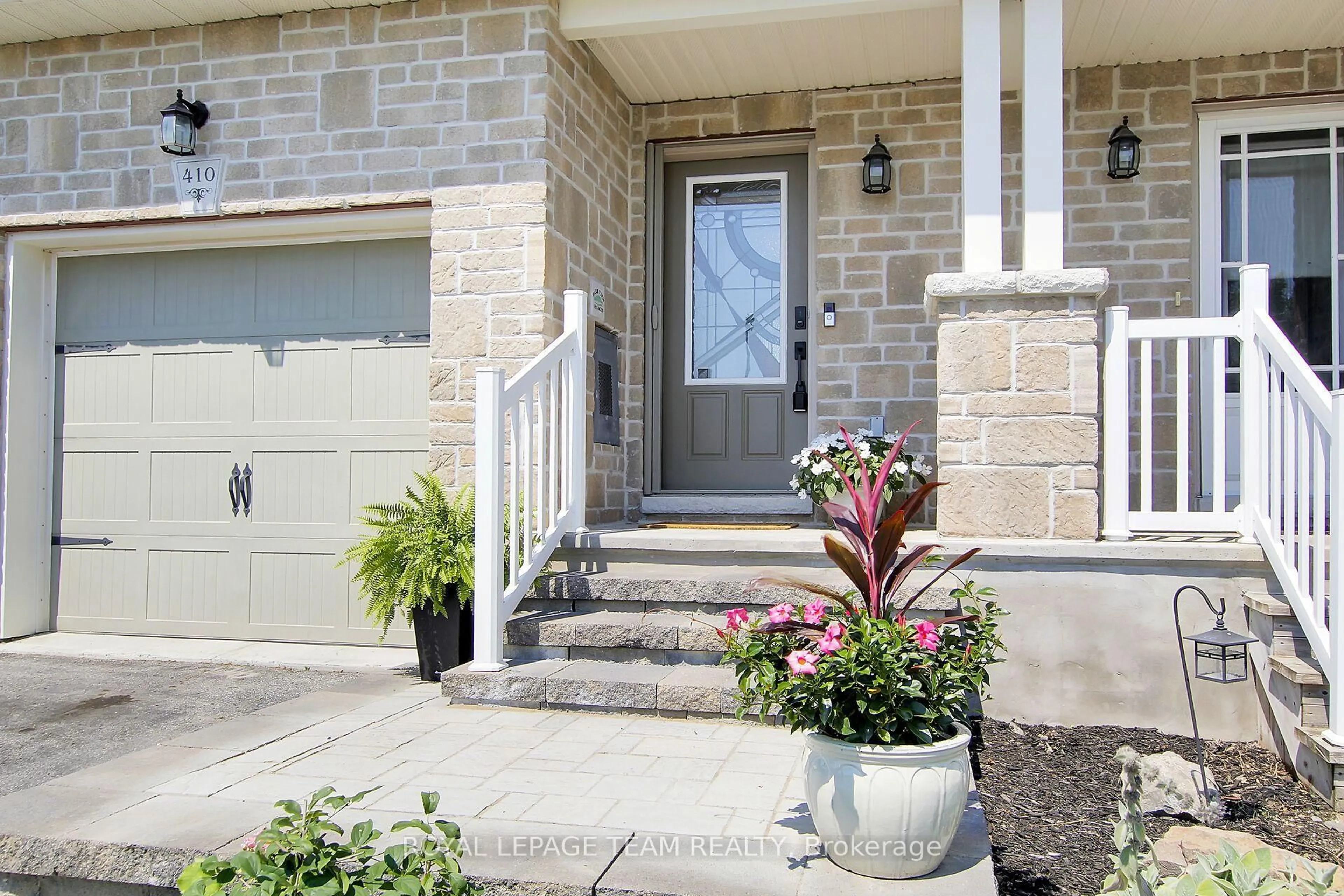 Indoor entryway for 410 Ann St, Almonte Ontario K0A 1A0