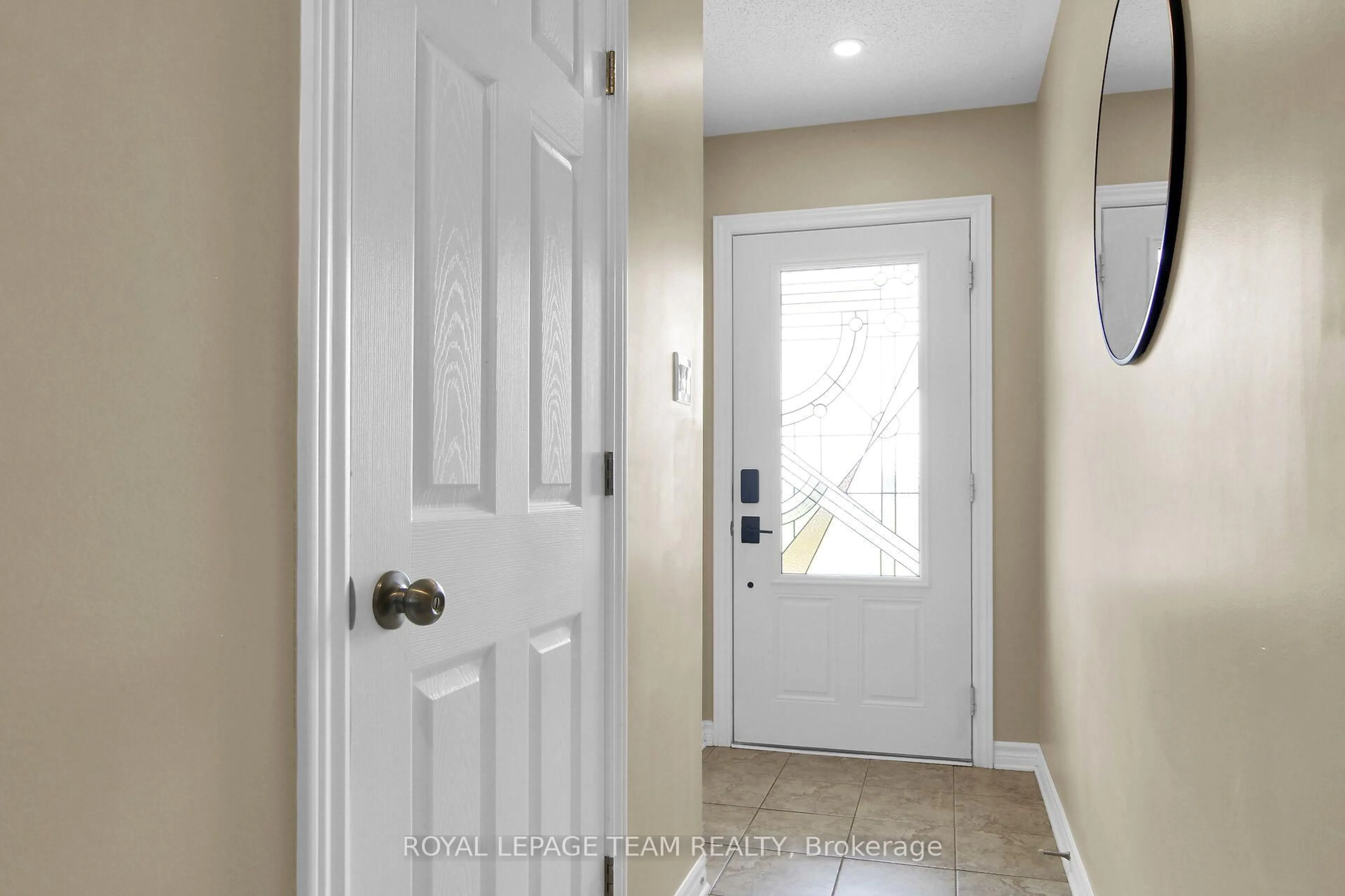 Indoor entryway for 410 Ann St, Almonte Ontario K0A 1A0