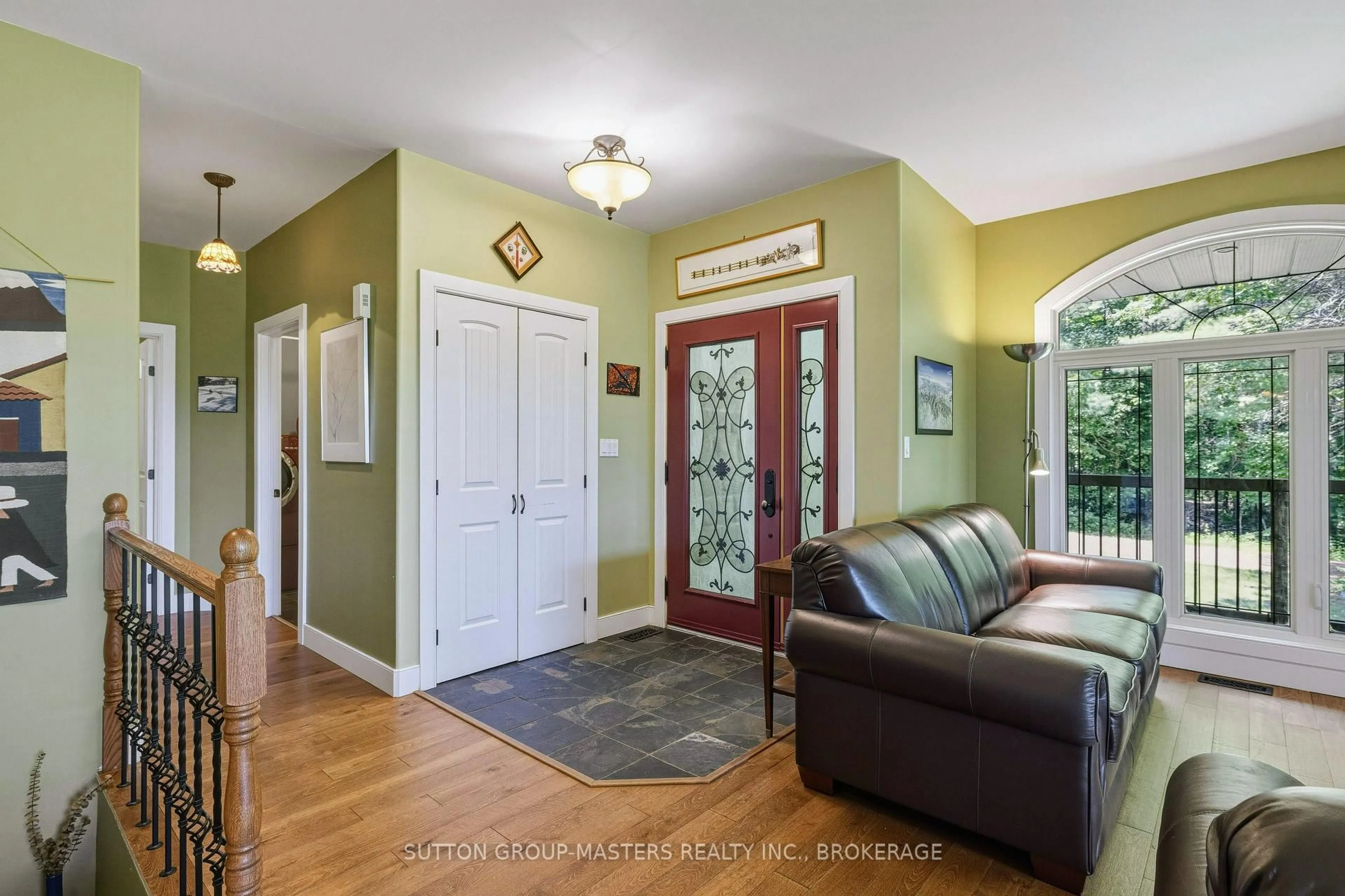 Indoor entryway for 139 Country Woods Dr, Harrowsmith Ontario K0H 1V0