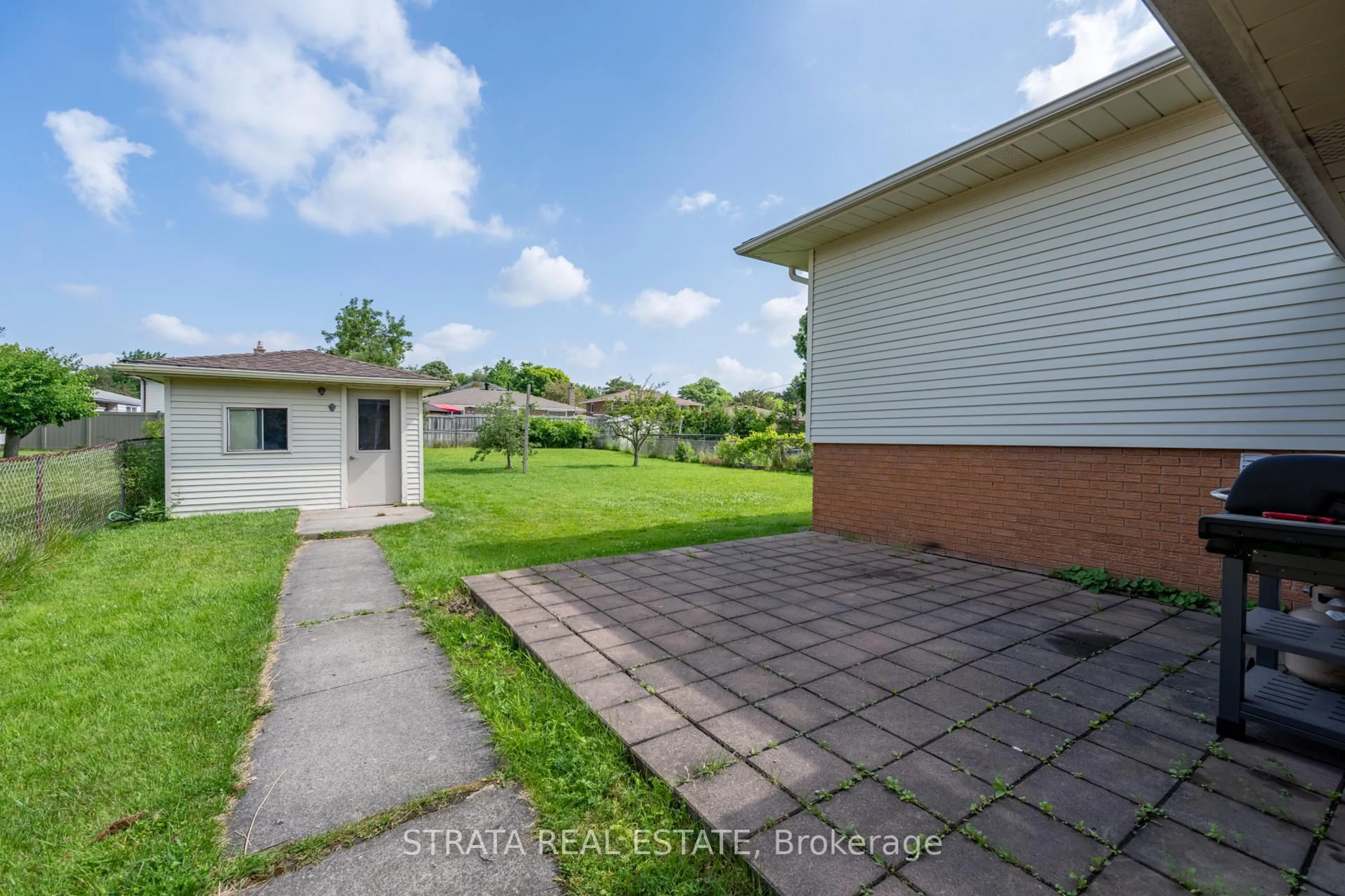 A pic from outside/outdoor area/front of a property/back of a property/a pic from drone, street for 7 Harrow Crt, London South Ontario N6C 5A6