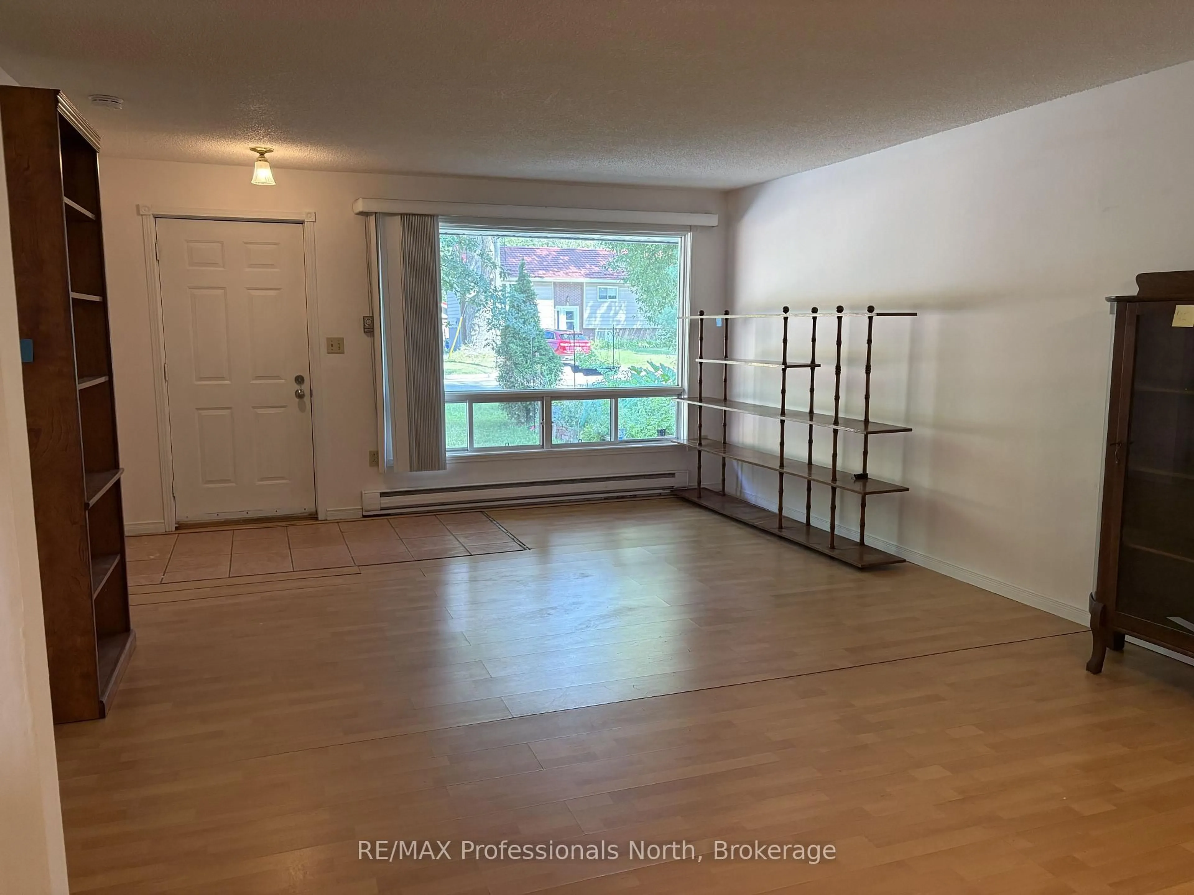 A pic of a room for 4 North St, Bracebridge Ontario P1L 1C4
