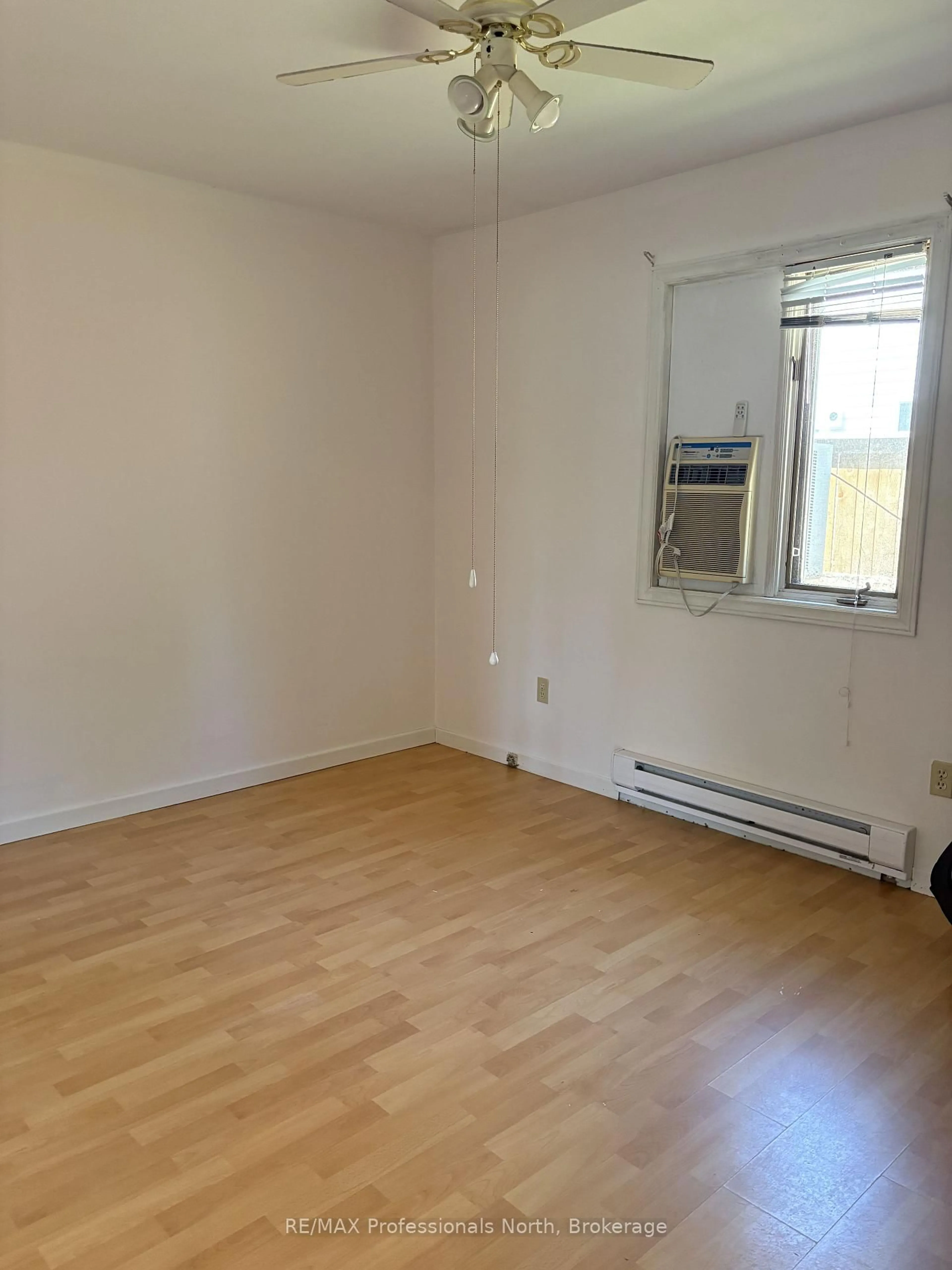 A pic of a room for 4 North St, Bracebridge Ontario P1L 1C4