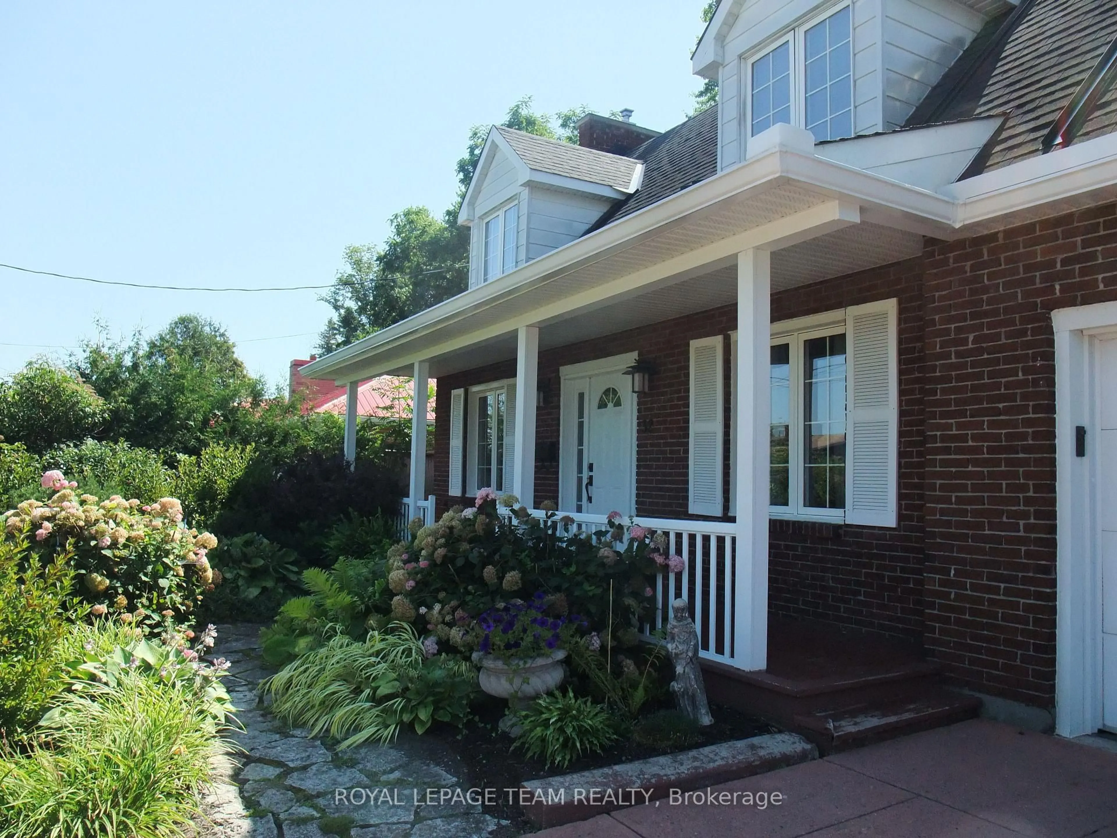Home with brick exterior material, street for 32 Gary Cres, Arnprior Ontario K7S 2R3