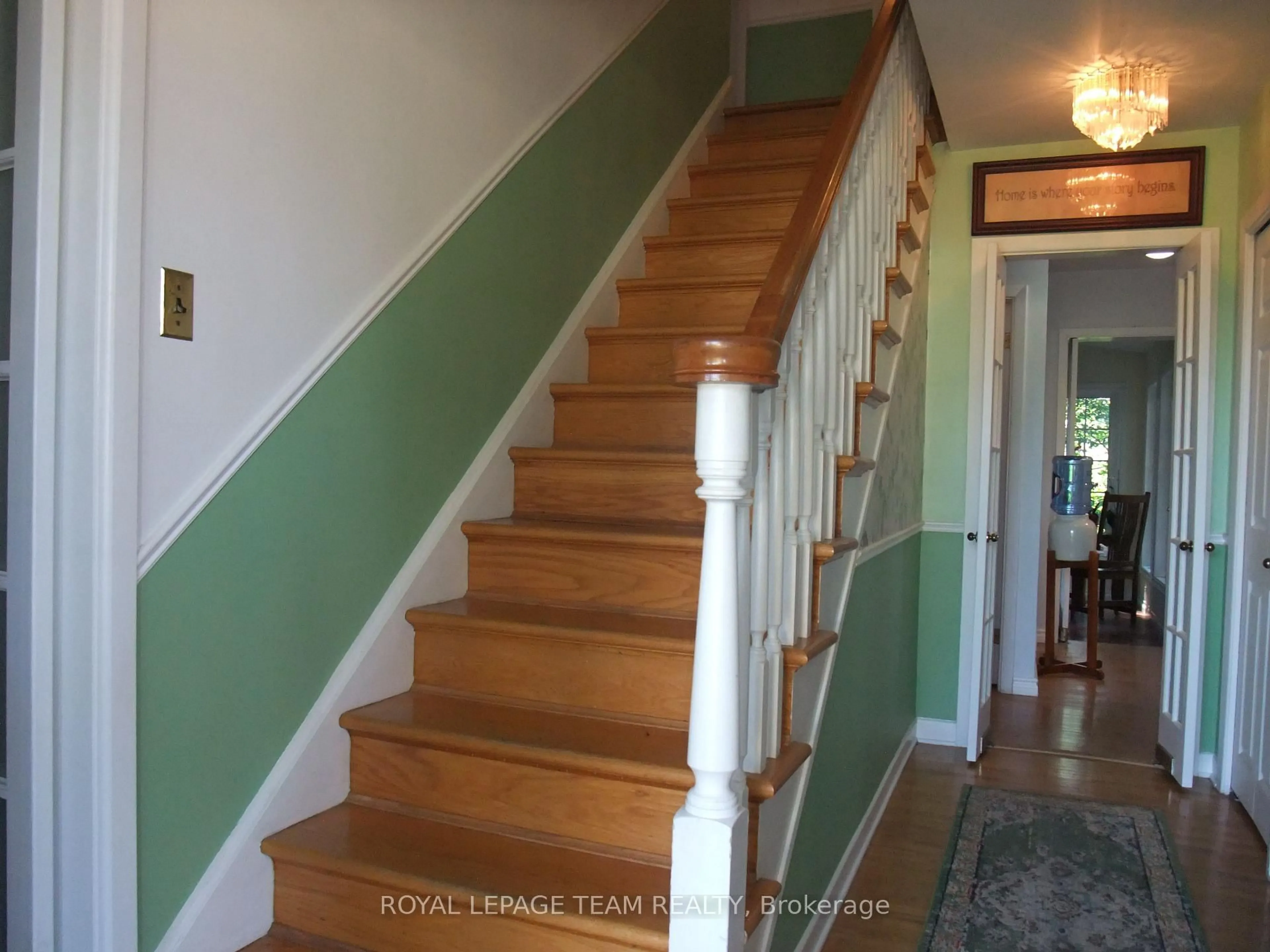 Stairs for 32 Gary Cres, Arnprior Ontario K7S 2R3