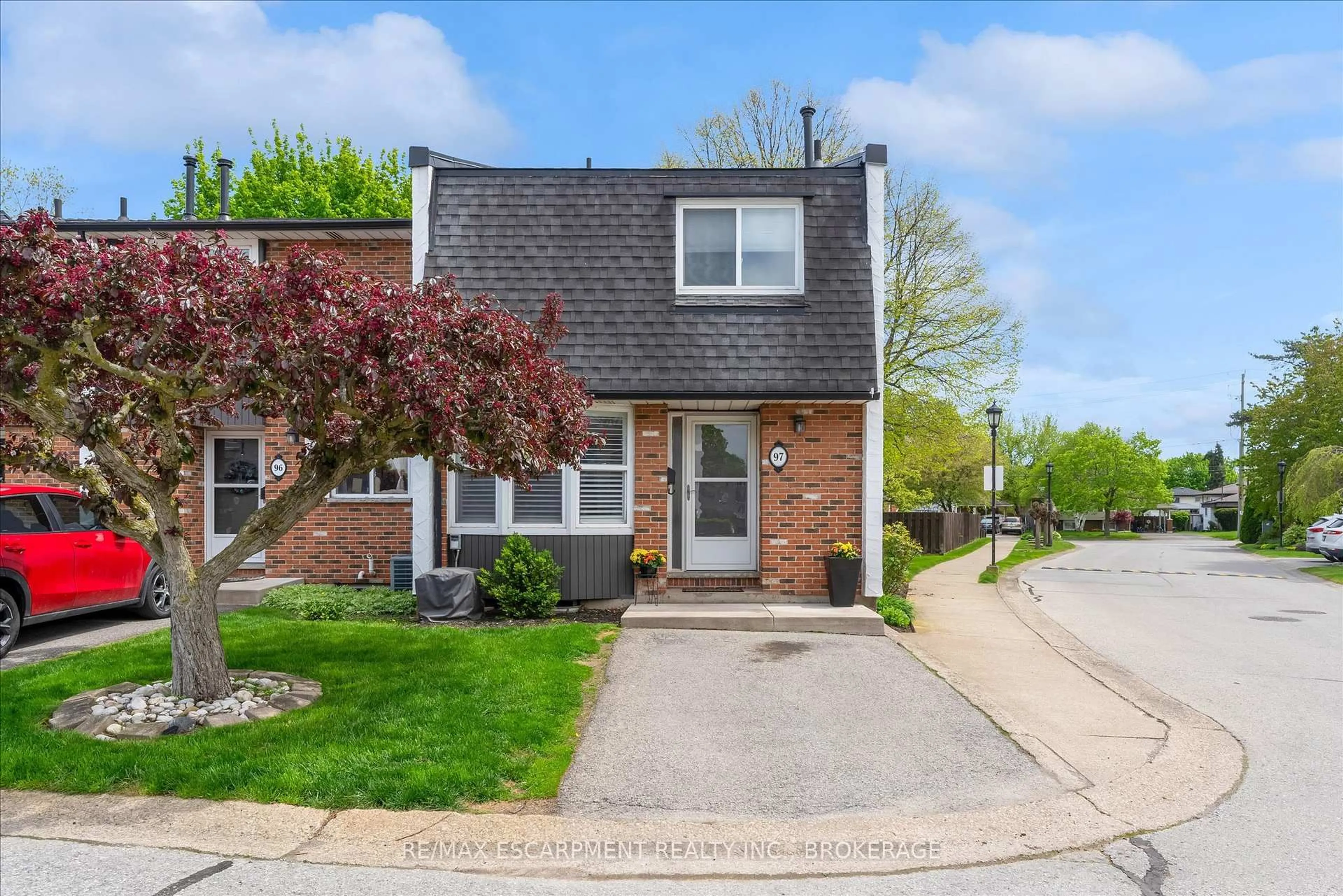 Home with brick exterior material, street for 77 LINWELL Rd #97, St. Catharines Ontario L2N 6R1