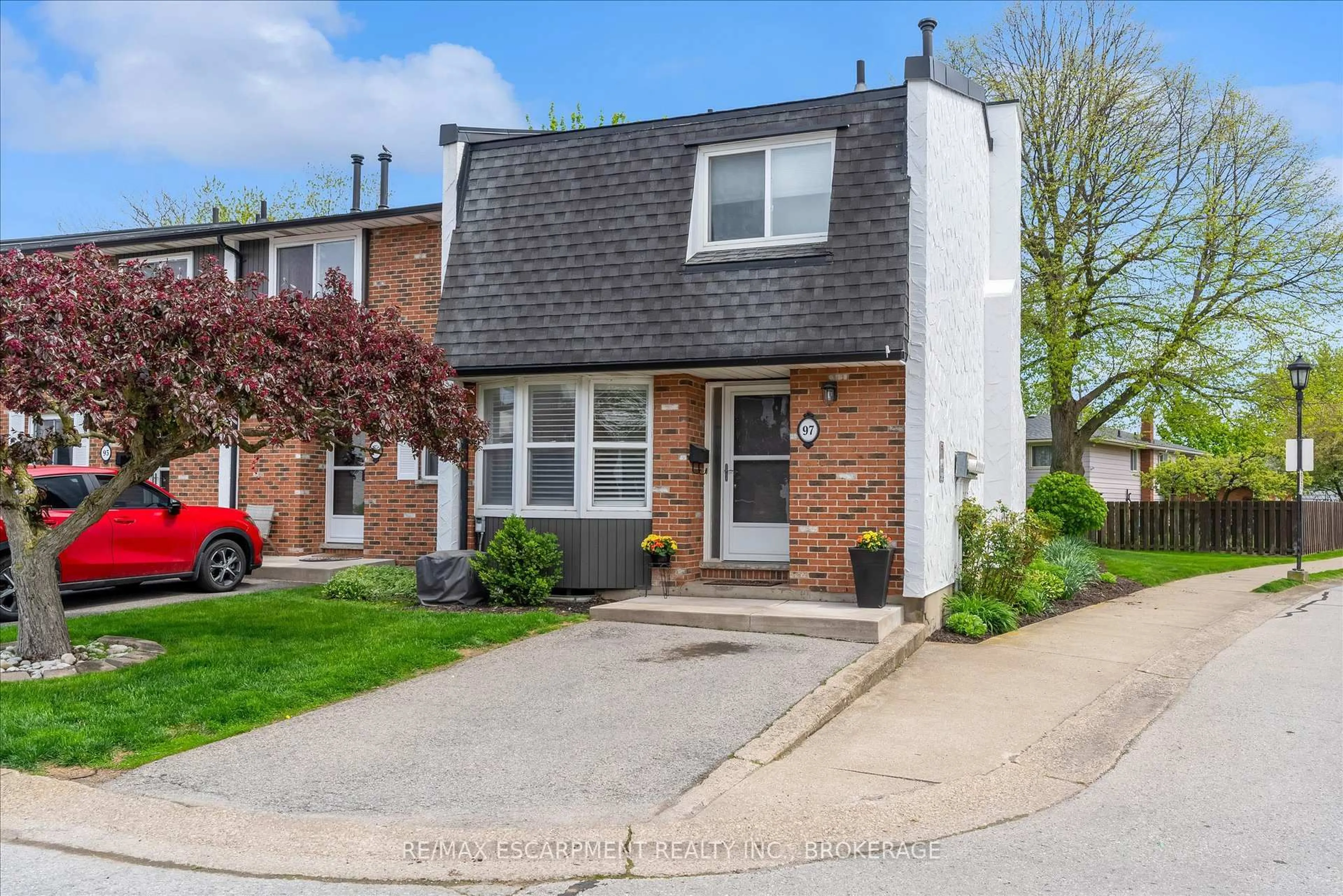 Home with brick exterior material, street for 77 LINWELL Rd #97, St. Catharines Ontario L2N 6R1