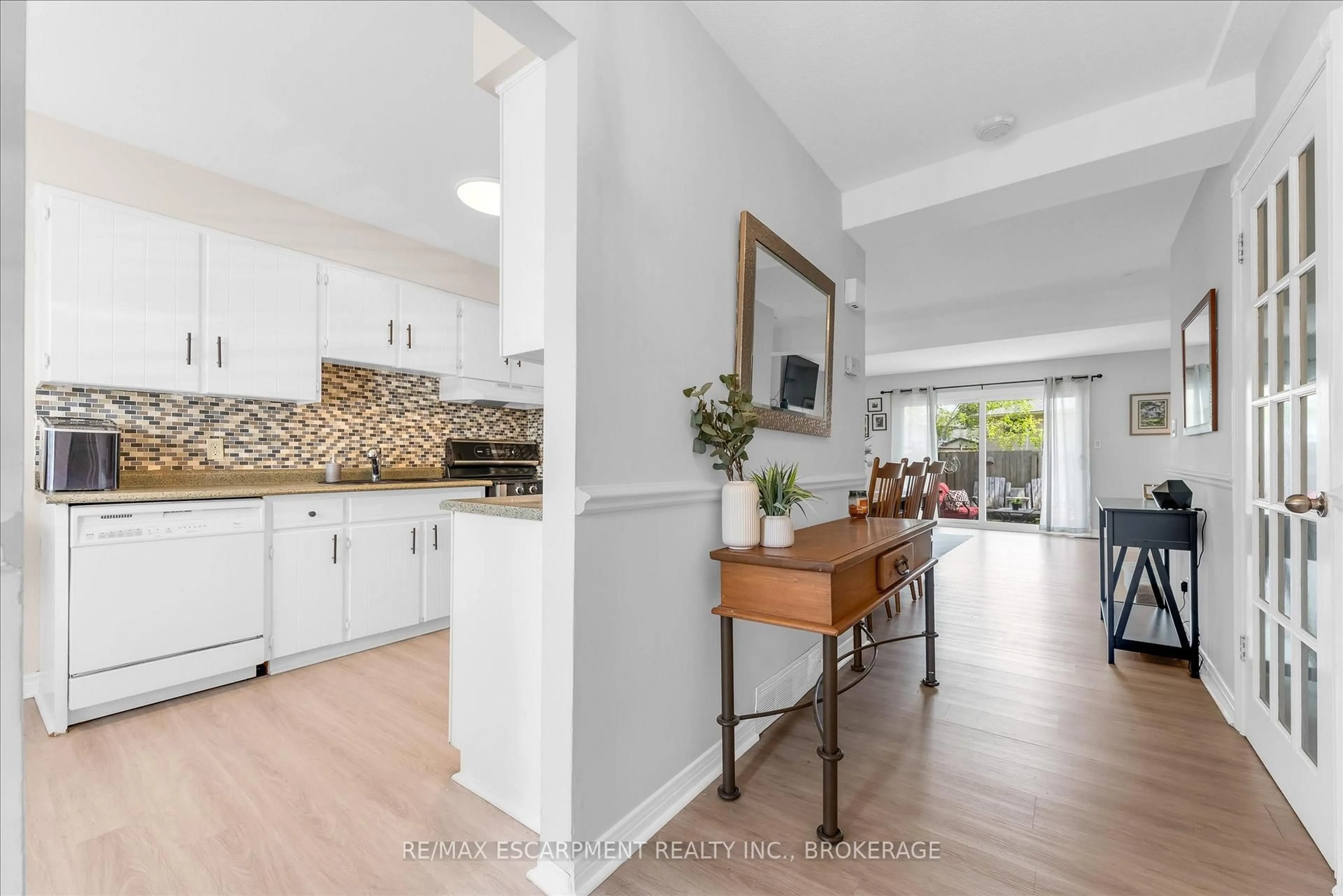 Open concept kitchen, unknown for 77 LINWELL Rd #97, St. Catharines Ontario L2N 6R1
