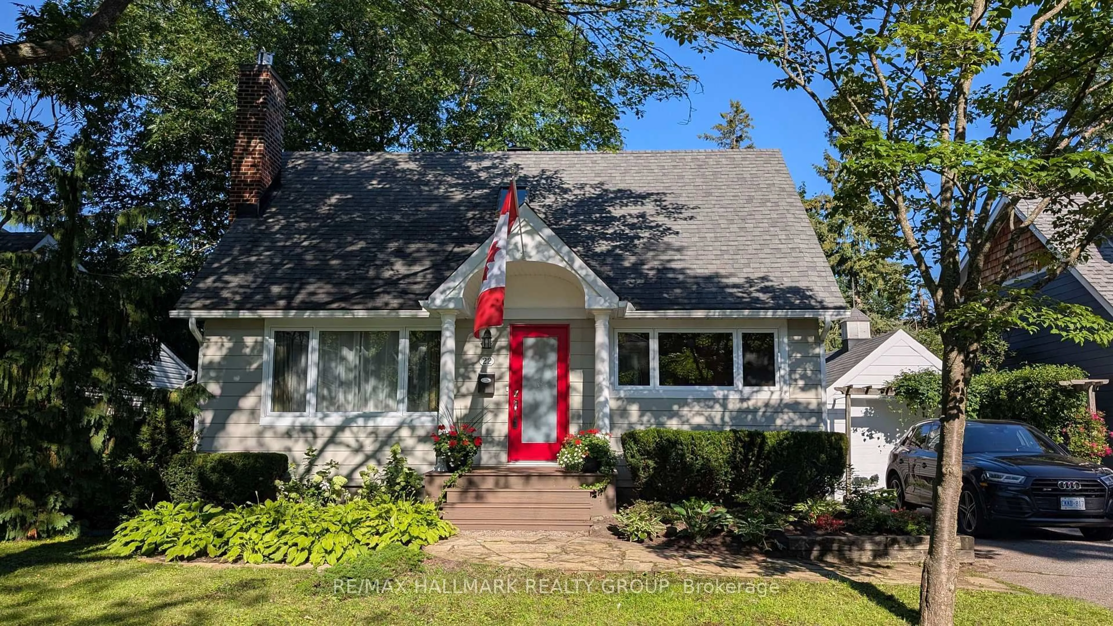 Home with vinyl exterior material, street for 22 Dunvegan Rd, Ottawa Ontario K1K 3E9