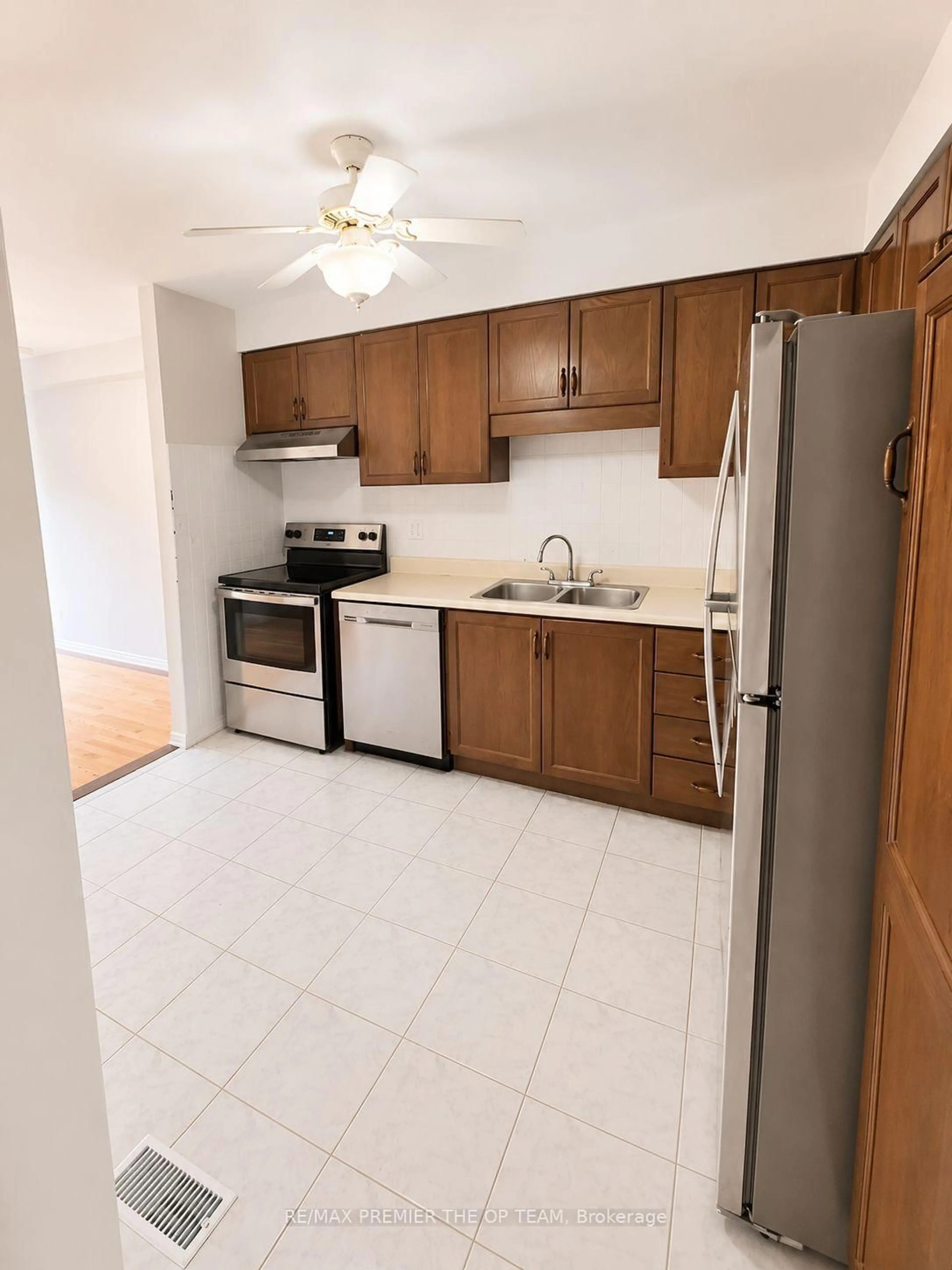 Standard kitchen, unknown for 255 Mount Albion Rd #3, Hamilton Ontario L8K 6P7