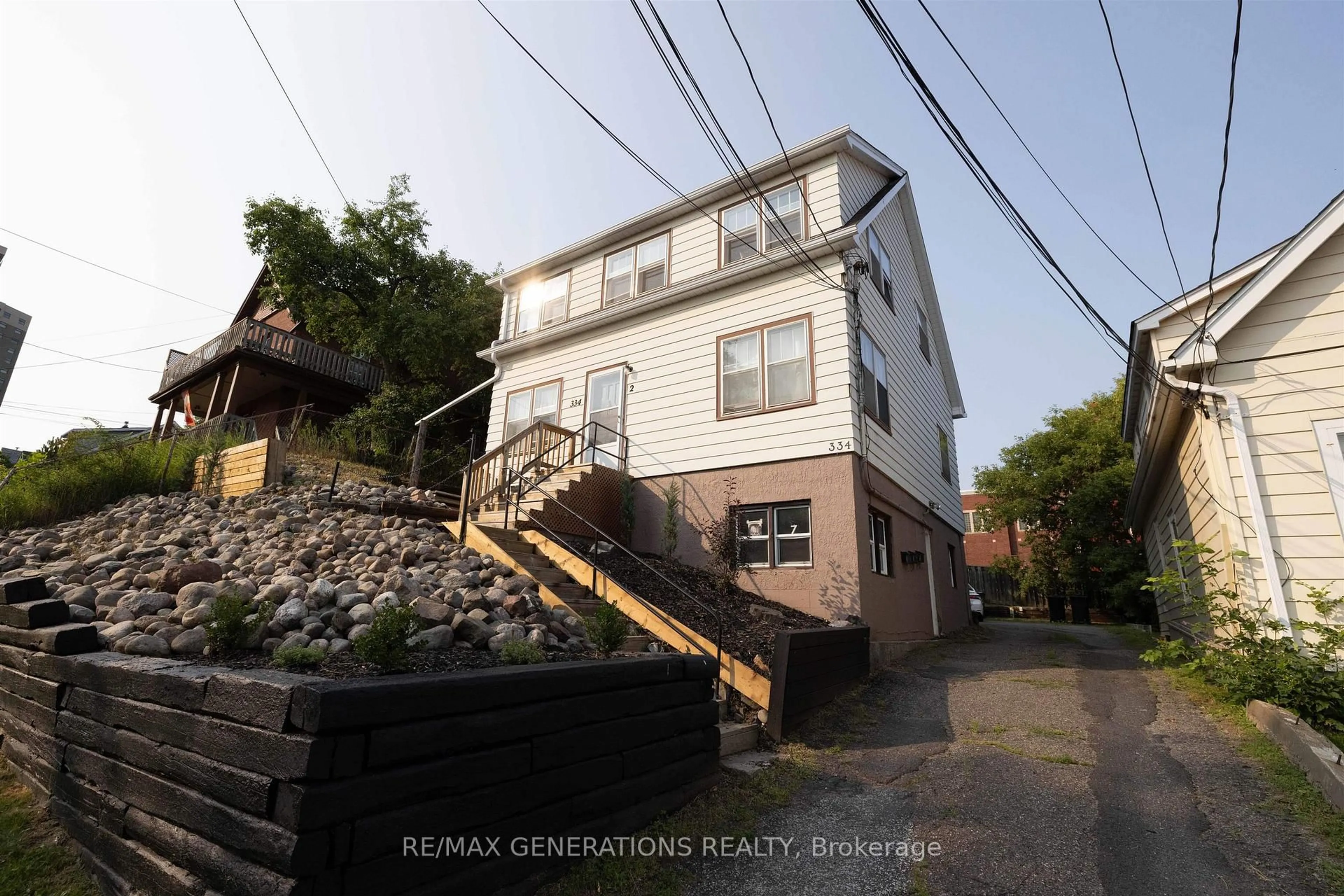 Unknown for 334 PEARL St, Thunder Bay Ontario P7B 1G1