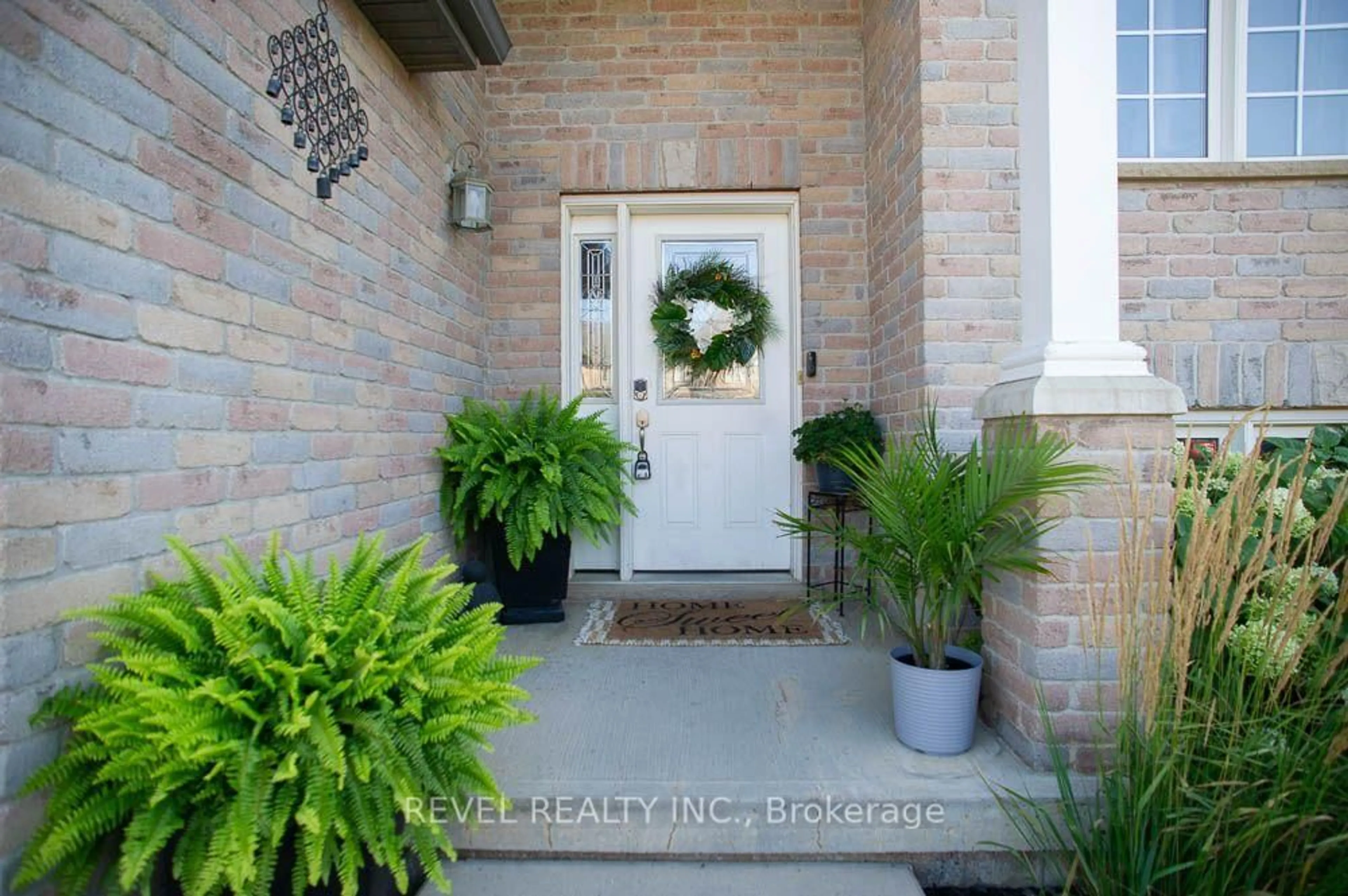 Indoor entryway for 48 Nightingale Dr, Brantford Ontario N3T 0G3